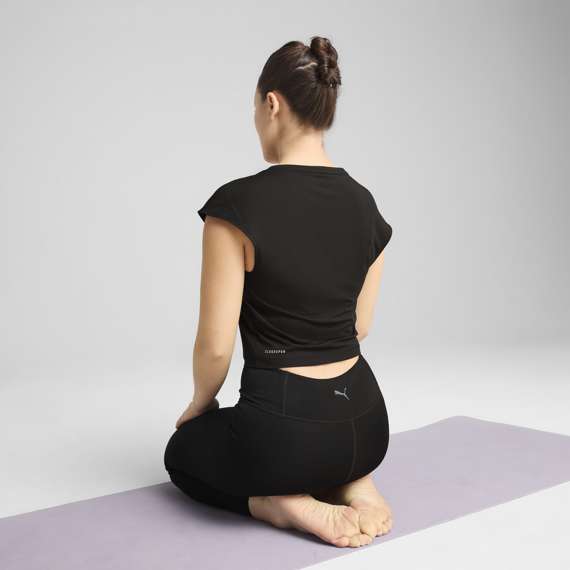 PUMA Yogashirt »MOVE CLOUDPSUN Twist T-Shirt Damen«