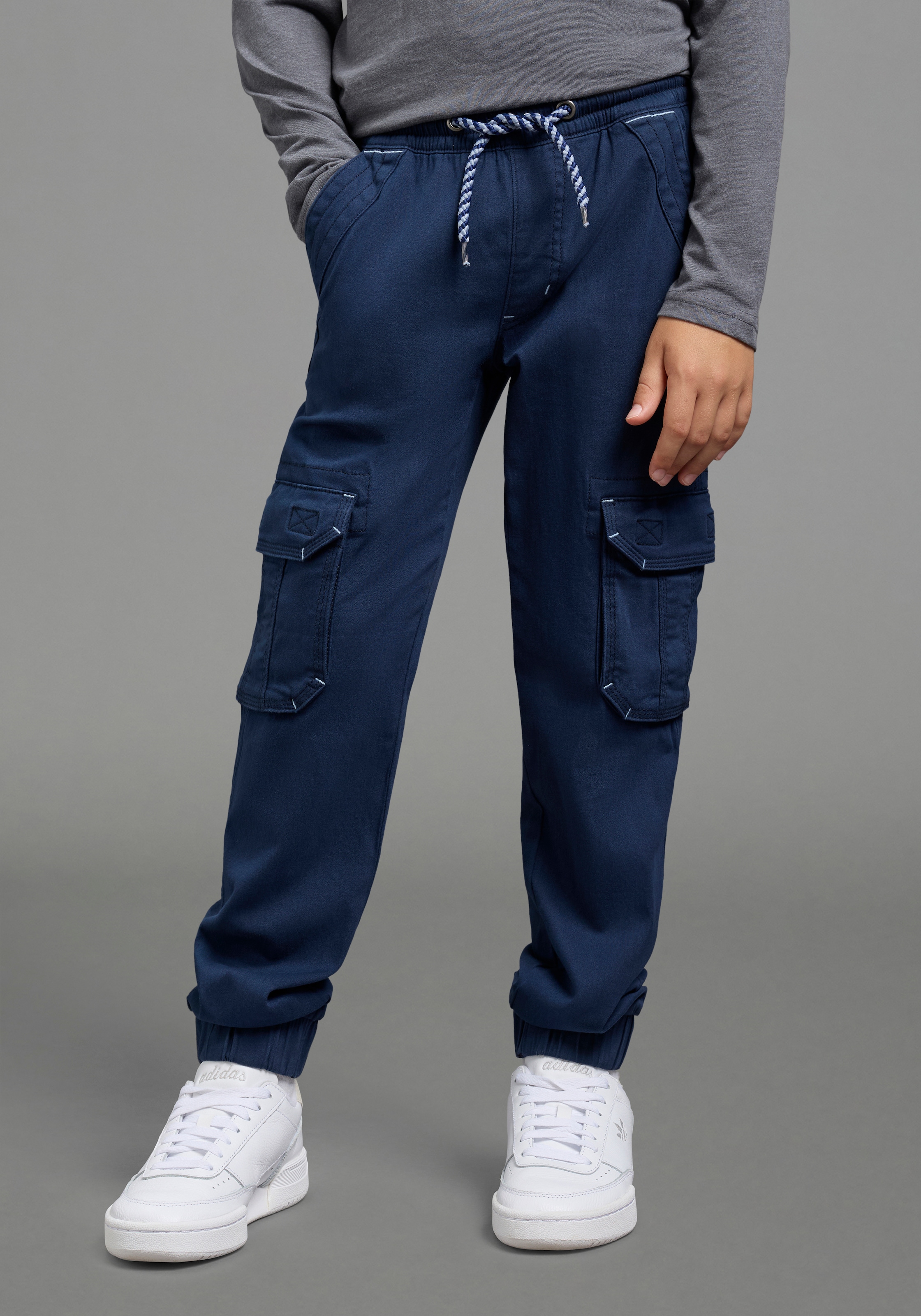 KIDSWORLD Cargohose ", bequeme Schlupfform mit Stretch" Praktische Cargotaschen, bequeme Passform