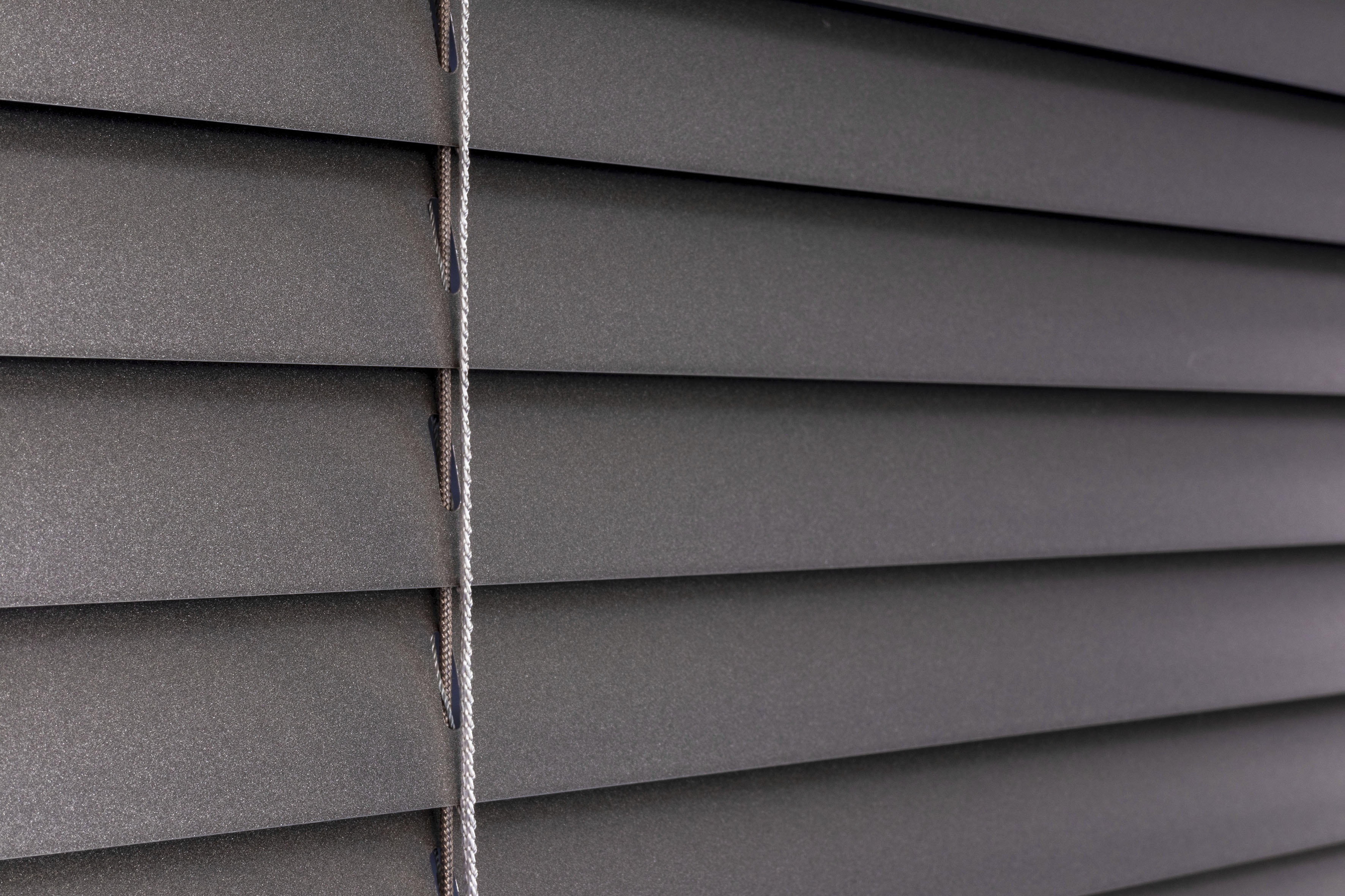 Thumbnail - Kutti Jalousie "Jalousie Sammy, freihängend, Aluminium, Montage an Wand oder Decke" mit Bohren freihängend Alu-Jalousie ...