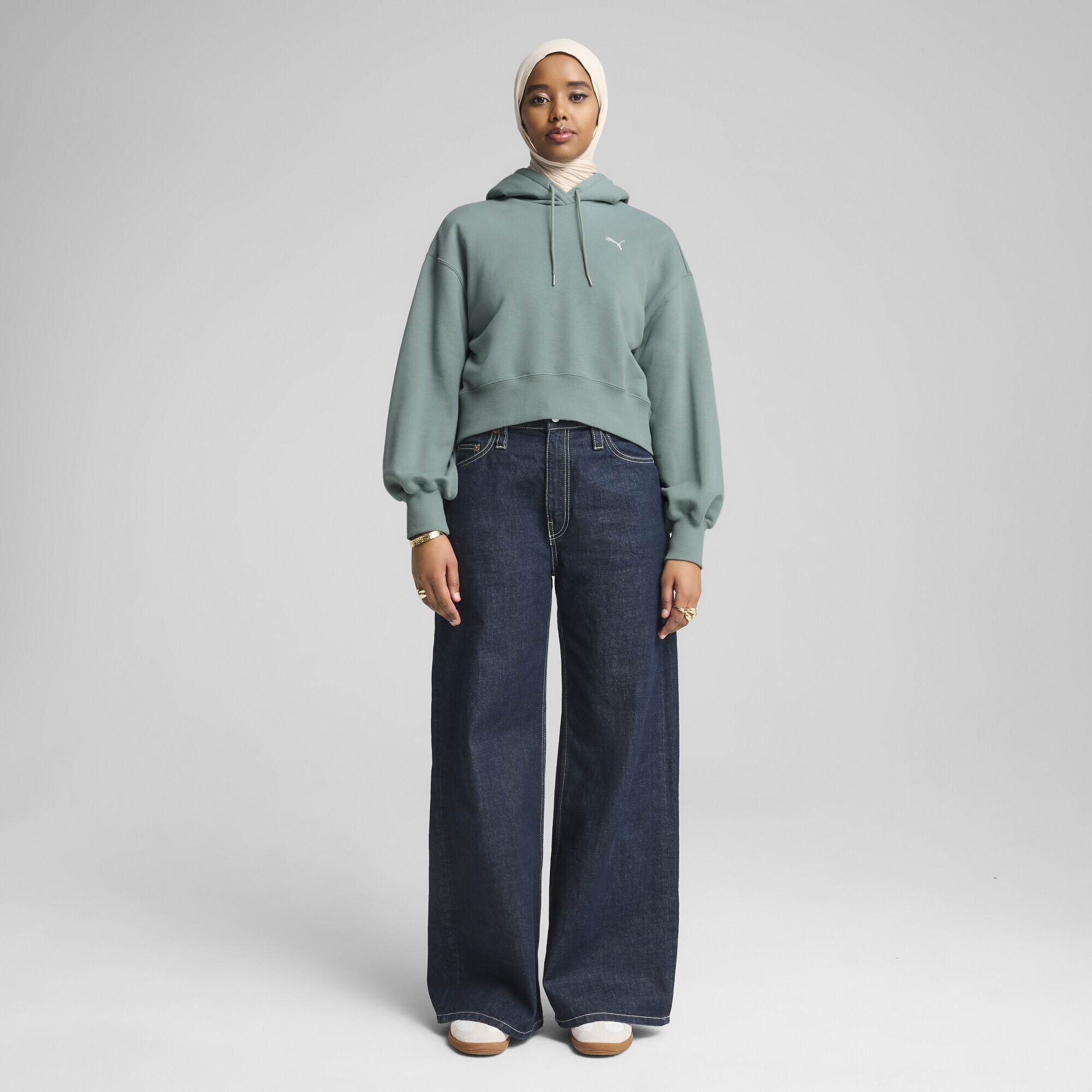 PUMA Hoodie »WARDROBE ESS Kurzer Relaxed Fit Hoodie Damen«