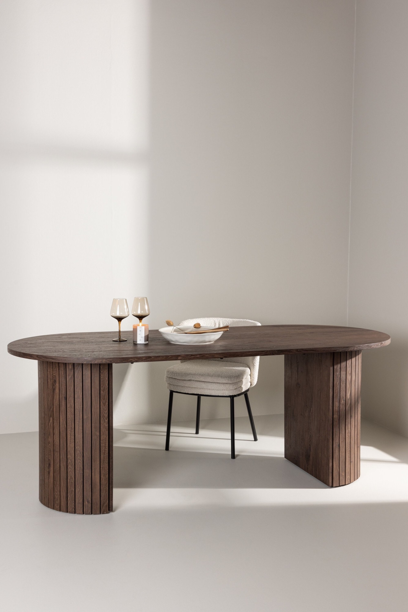 Venture Home Esstisch "Härön, ovaler Esstisch in warmem Mokka, einladend, 200 × 90 cm" Esszimmertisch, MDF, Stahlbeine, oval, gesellig, einheitlich