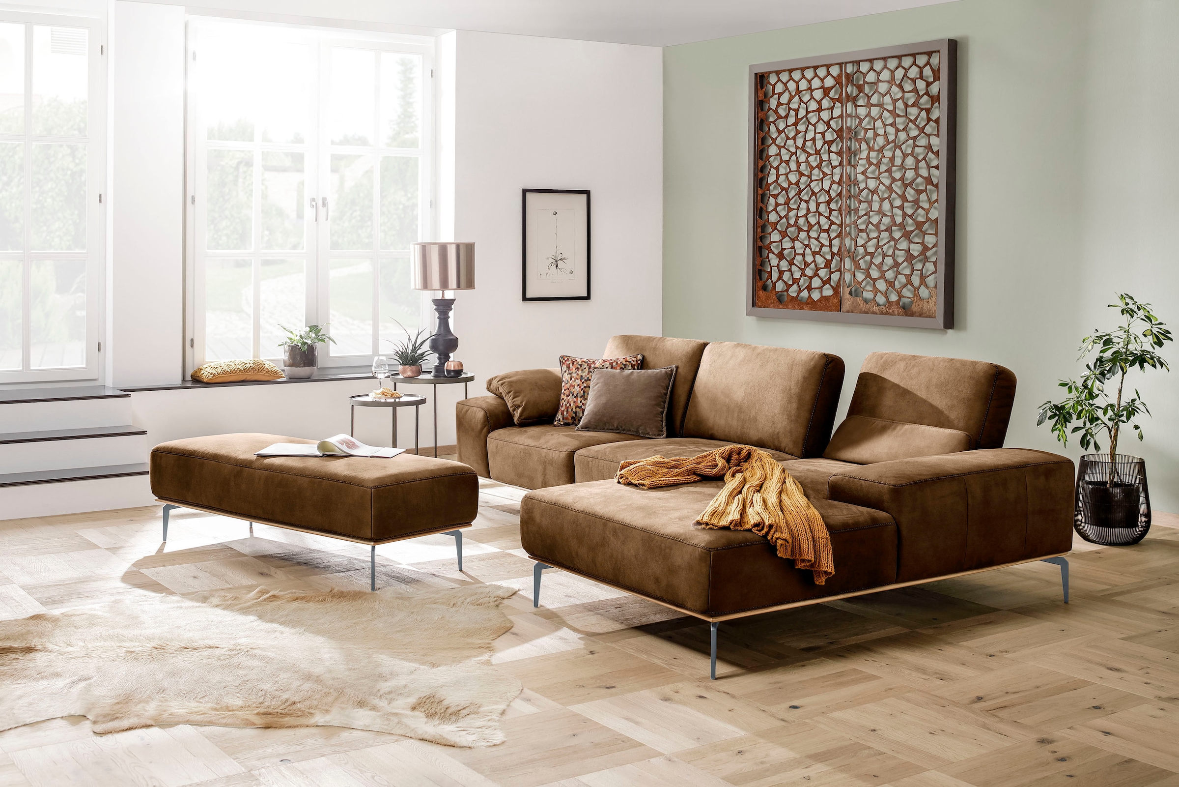 W.SCHILLIG Ecksofa »run, Designsofa mit tollem Sitzkomfort, bequem, L-Form«, mit elegantem Holzsockel, Füße in Silber matt, Breite 319 cm