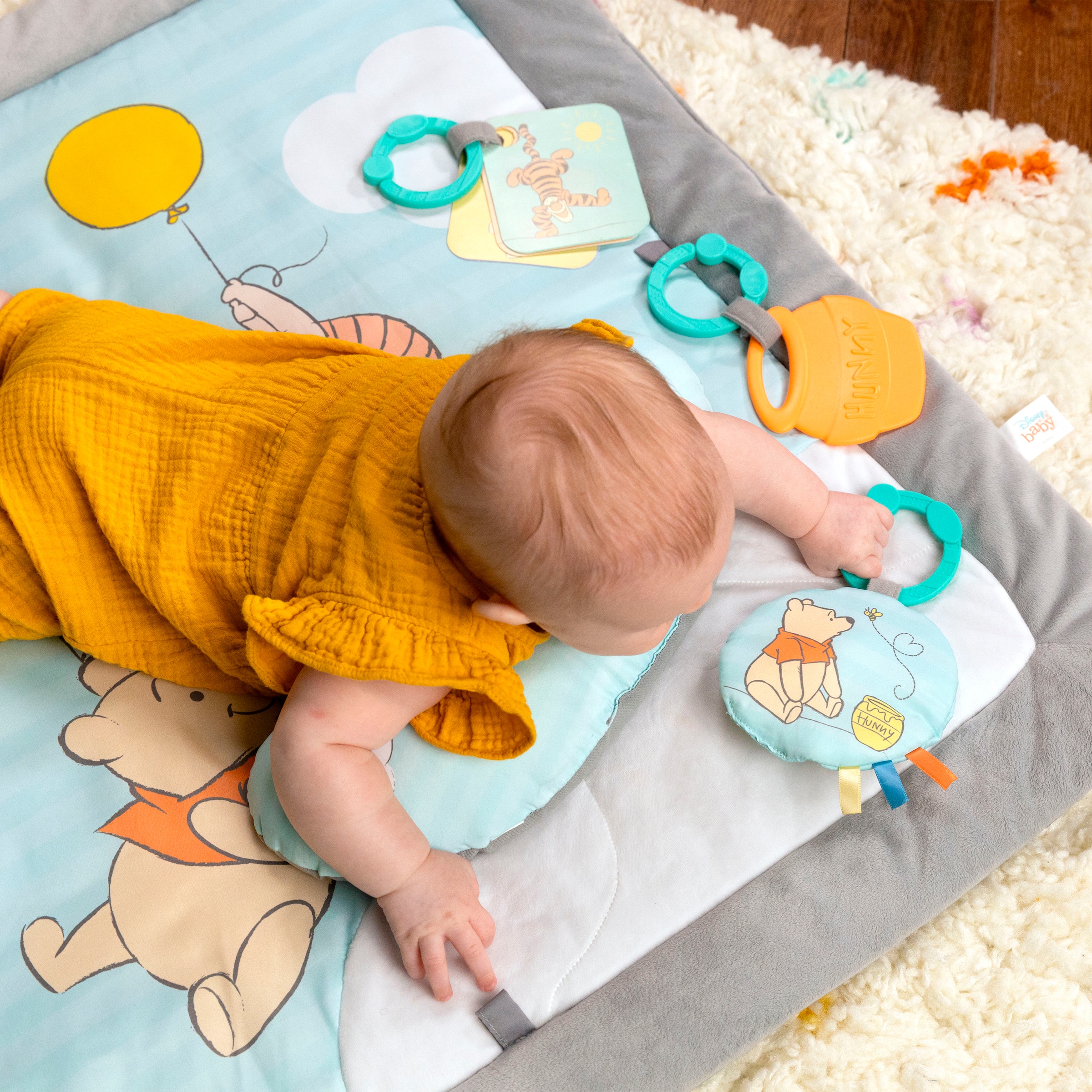 Bright Starts Spielbogen »WINNIE THE POOH Once Upon a Tummy Time ™ Activity Gym«, mit Plüschmatte und Stützkissen