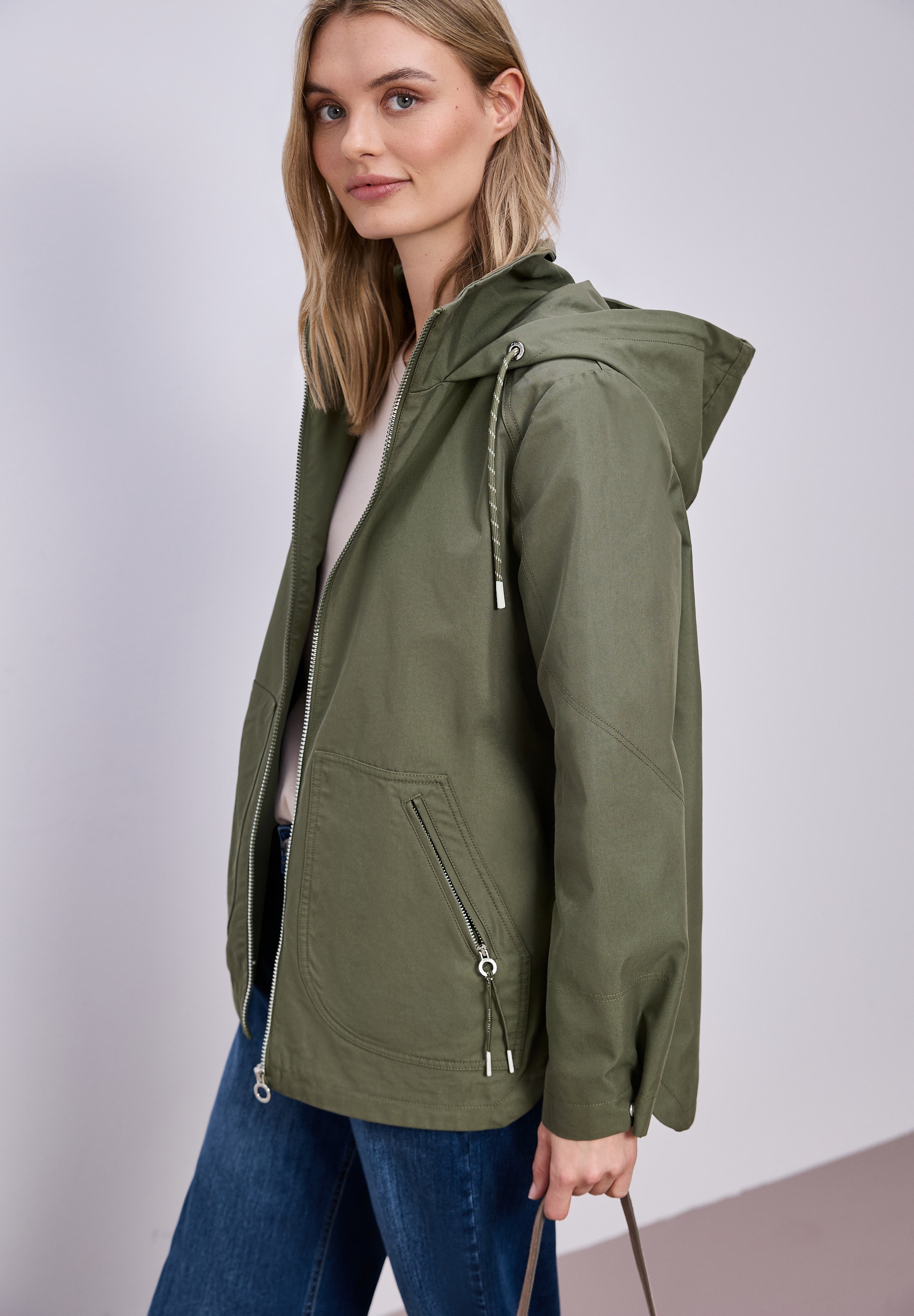 STREET ONE Parka mit Kapuze mit seitlichen Zipper‑Taschen und Nieten‑Details an den Ärmeln