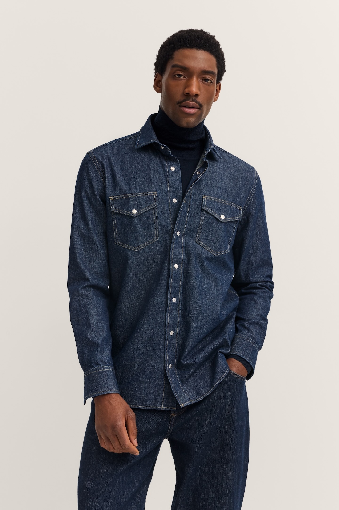 bugatti Jeanshemd "Druckknöpfe", im Modern Fit mit Kent-Kragen und aus Baum günstig online kaufen