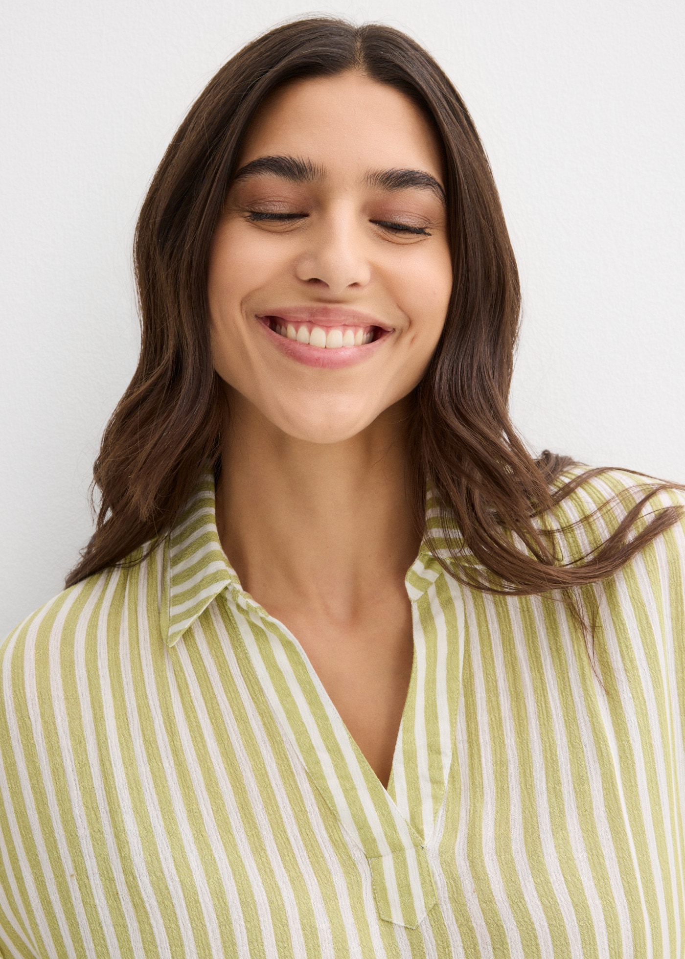 bonprix Kurzarmbluse »Kurzarmbluse aus fließender Viskose« Loose Fit, für einen luftigen Look, aus Viskose, gestreift
