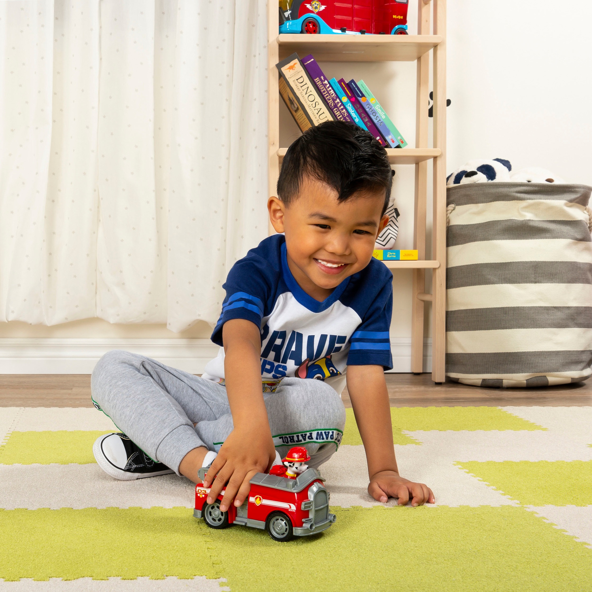 Spin Master Spielzeug-Auto »PAW Patrol, Feuerwehr-Fahrzeug mit Marshall-Figur«