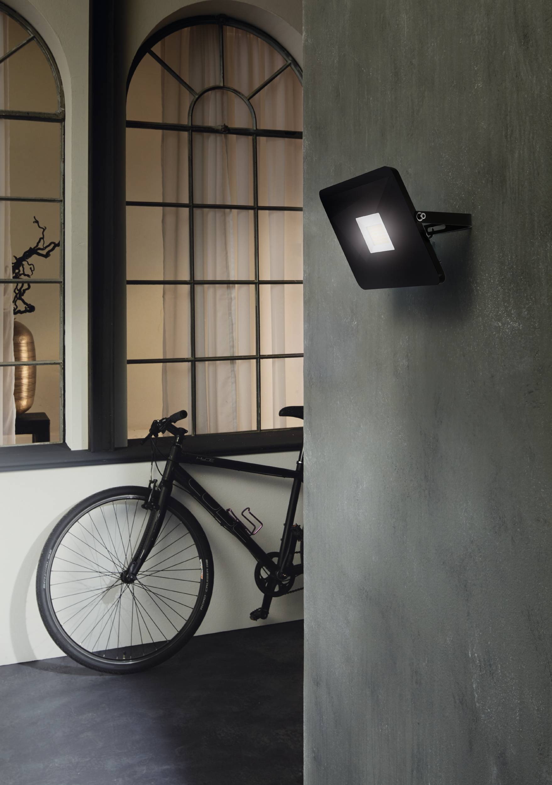 EGLO Wandleuchte »Faedo 3, Außen-Strahler, Außenleuchte, Wandstrahler, IP65, Lampe« LED-Modul 1 Stk. Kaltweiß Wand-/Deckenleuchte - L20,5 x H14,5 x AL3 cm - schwarz - 53W inkl.