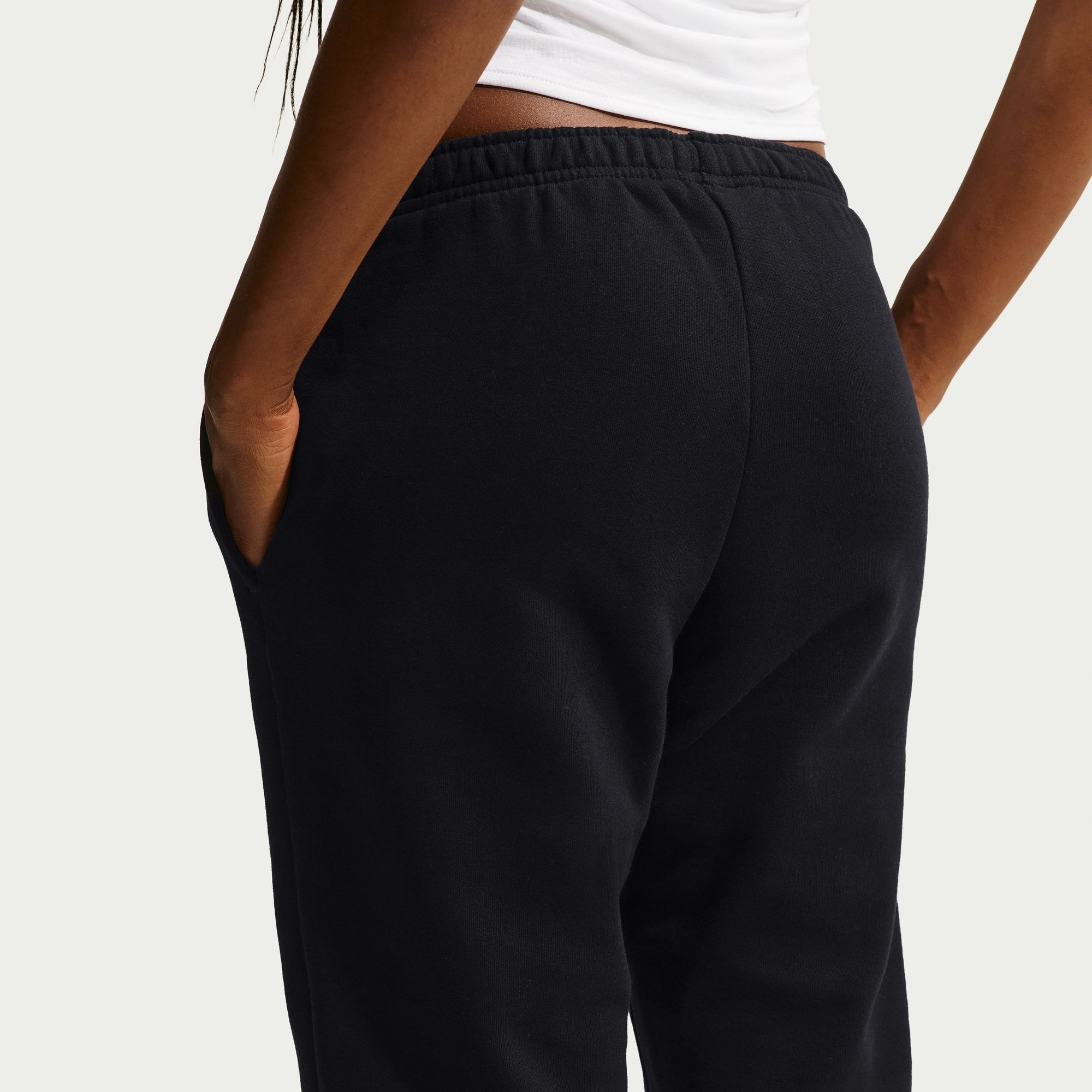 Nike Sportswear Jogginghose »W NK STDO FLC MW MR STD CF PNT«  mit sportlichem Look, aus weicher Sweatware, normal-weite Form