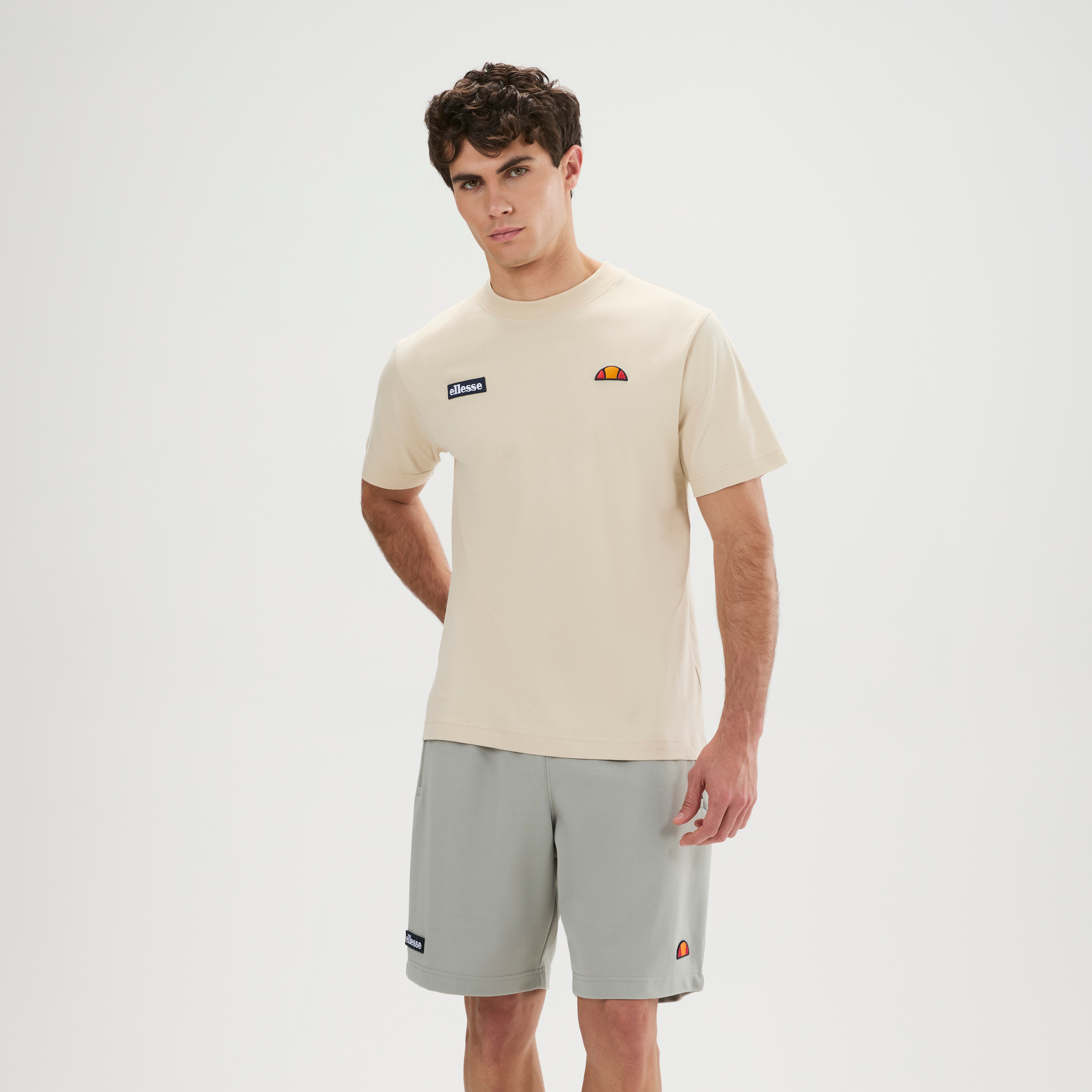 Ellesse "FLORAN TEE" mit Rundhalsausschnitt, Kurzarm-Design, aus Baumwolle, normale Länge