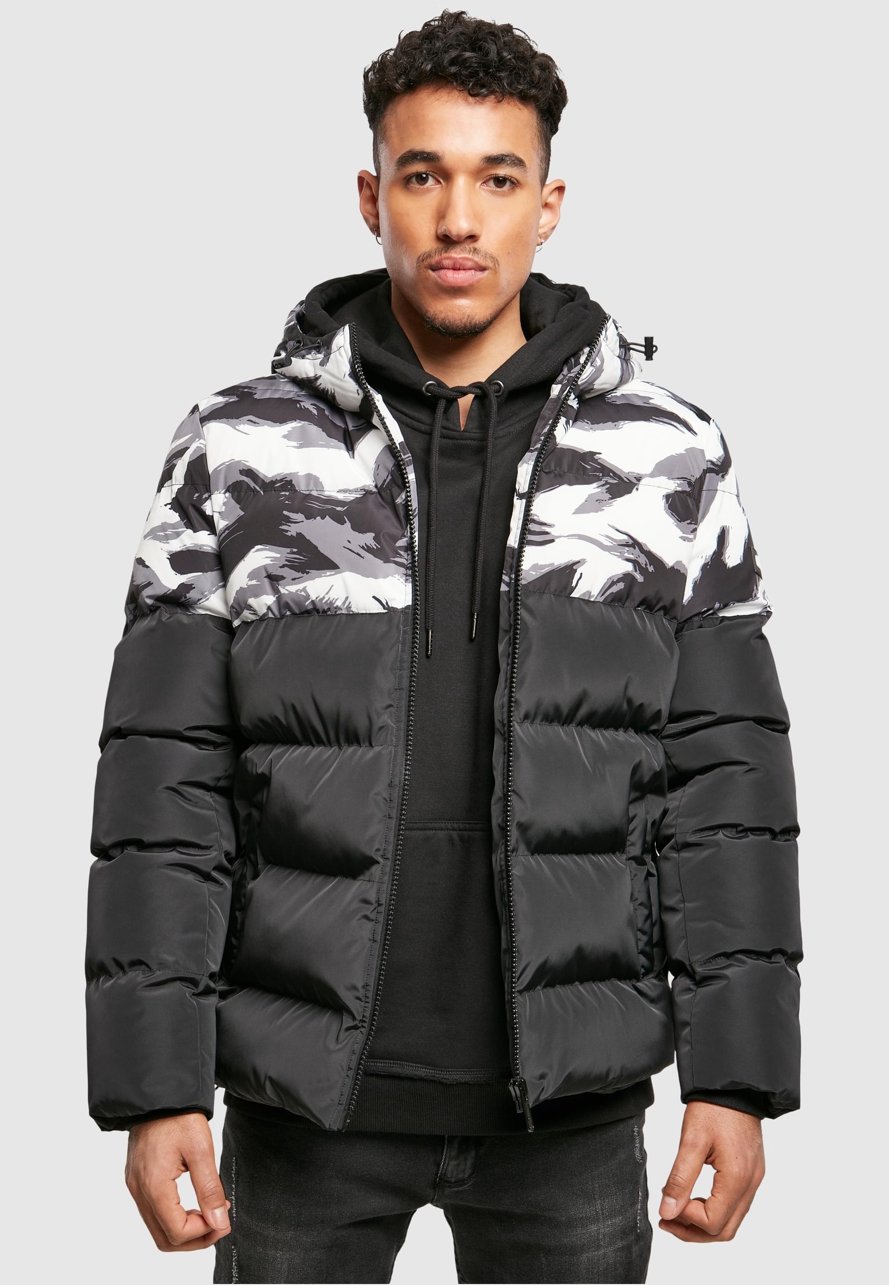 CAYLER & SONS Winterjacke »Cayler & Sons Herren Statement Brushcamo Yoke Puffer Jacket«, (1 St.), mit Kapuze