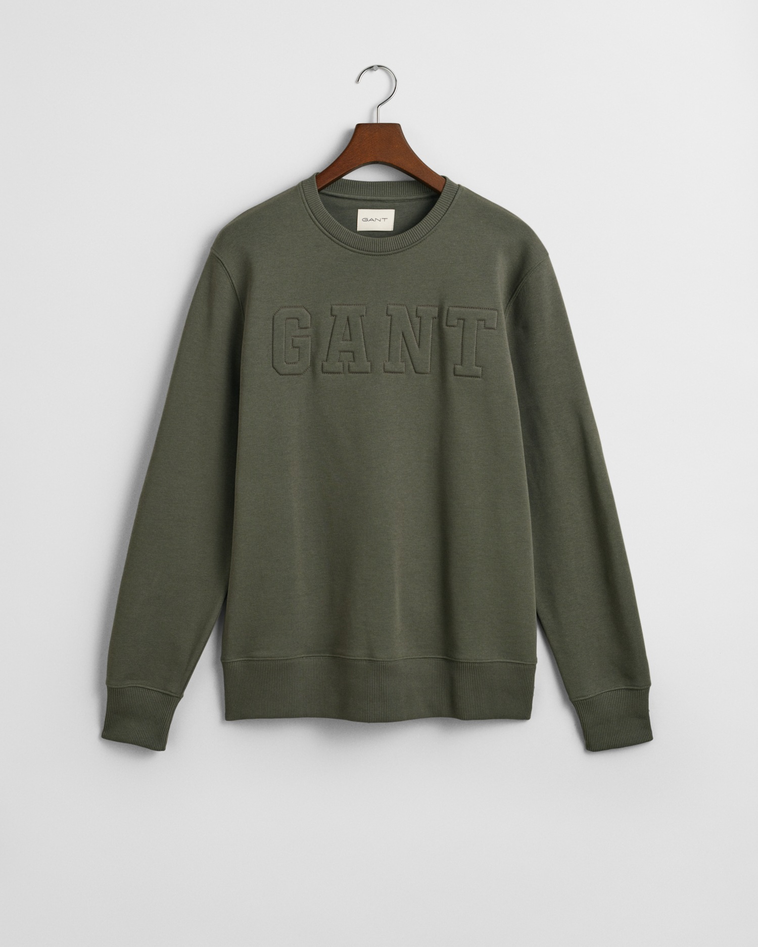 Gant Sweatshirt »EMBOSSED C-NECK SWEAT«, eine erhabene GANT-Grafikprägung auf der Brust