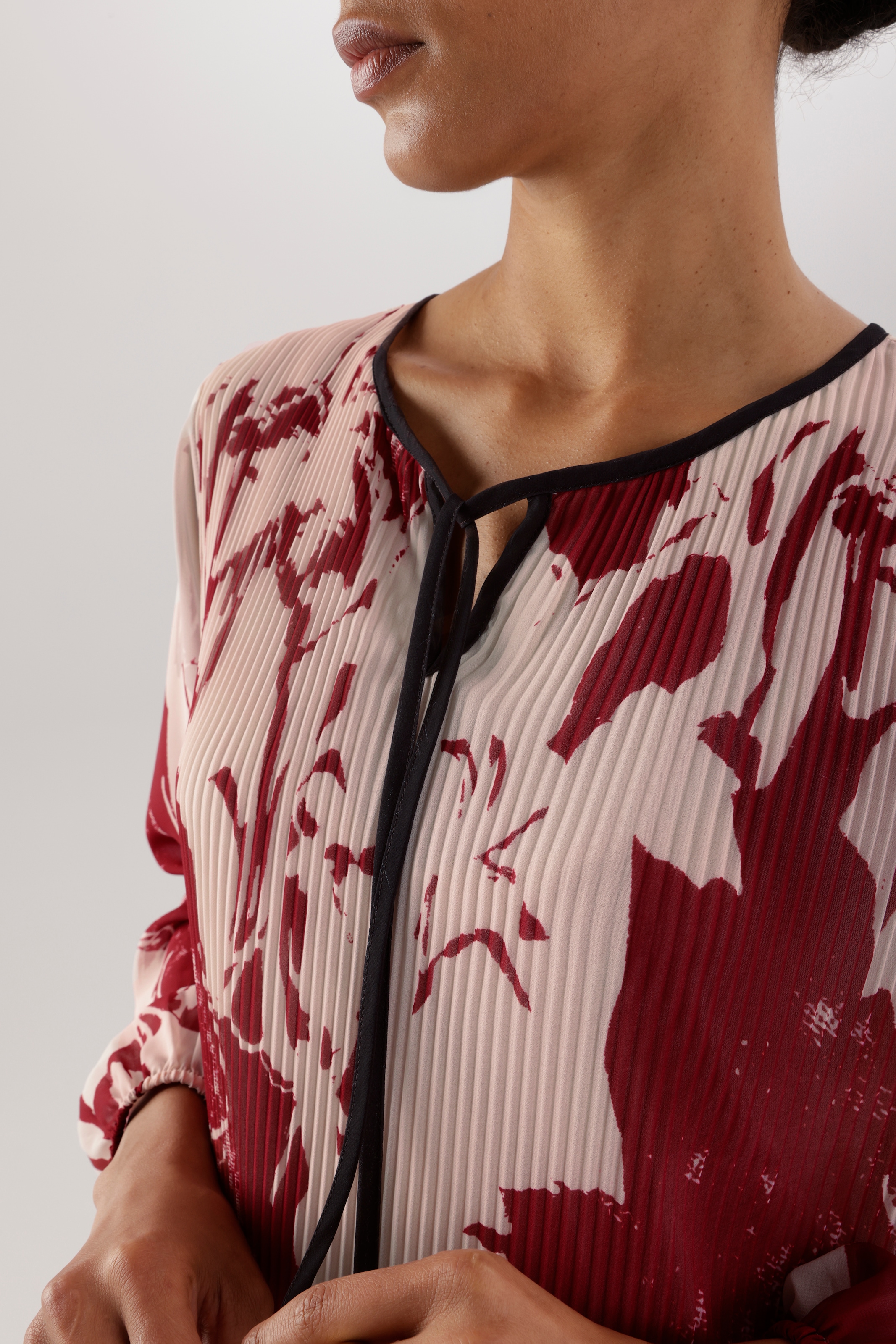 Aniston SELECTED Plisseekleid zarter Chiffon mit Plissee und Body gefüttert - NEUE KOLLEKTION