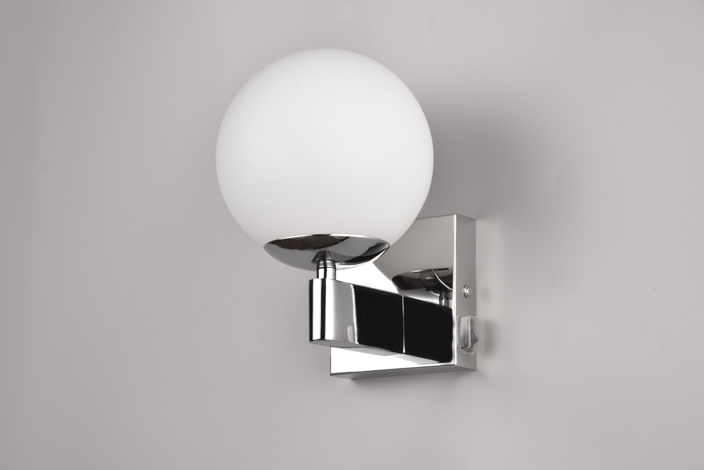 TRIO Leuchten Wandleuchte »KULA, Badezimmer Wandlampe, exkl. 1x E14 max 10W, mit Schalter, IP44«, 1 flammig, Leuchtmittel E14 | Leuchtmittel wechselbar, Badlampe, Badleuchte mit Glasschirm Ø 14cm, chromfarbig, Kippschalter