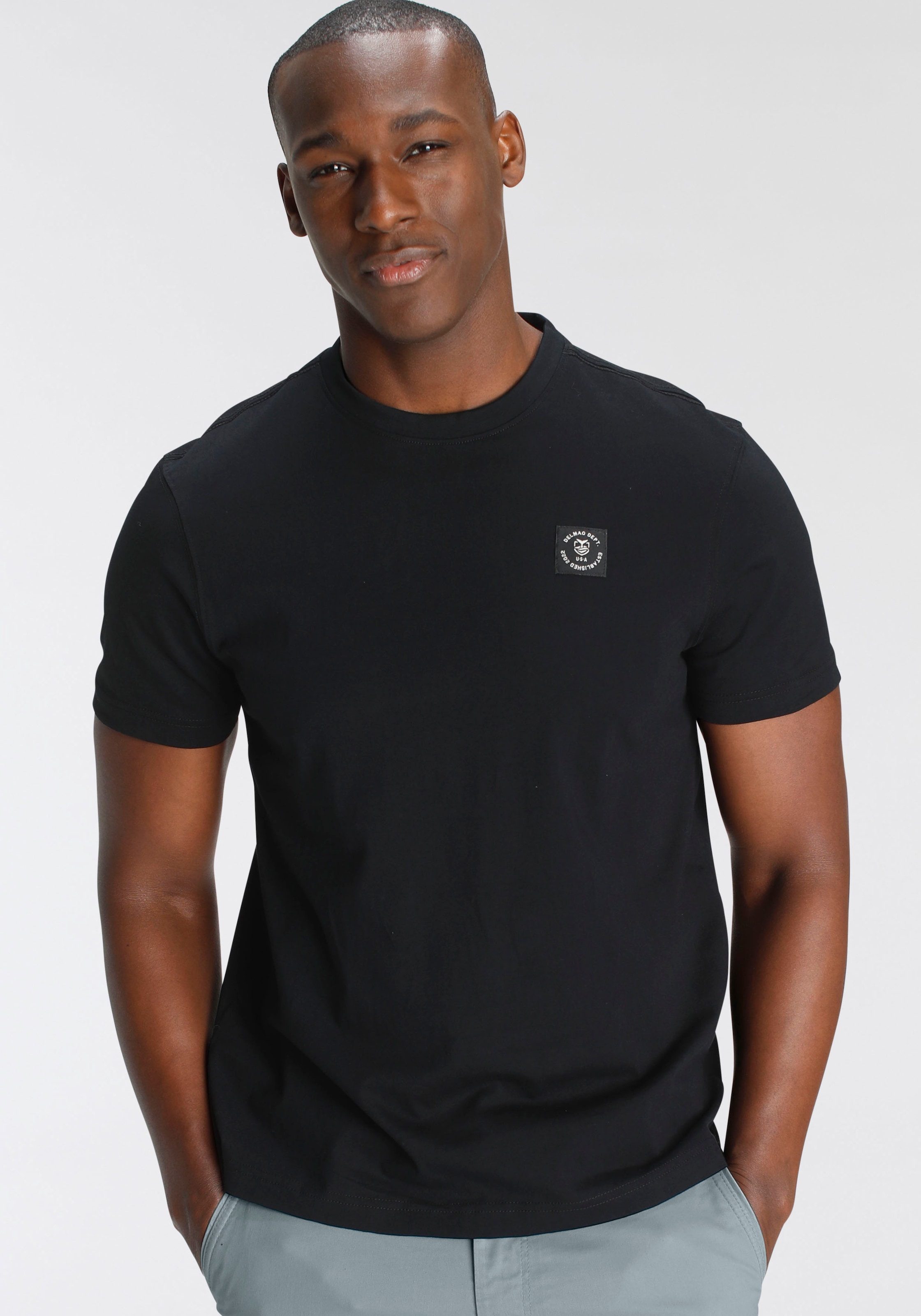 DELMAO T-Shirt, mit modischem kaufen BAUR ▷ Brustlabel | - NEUE MARKE