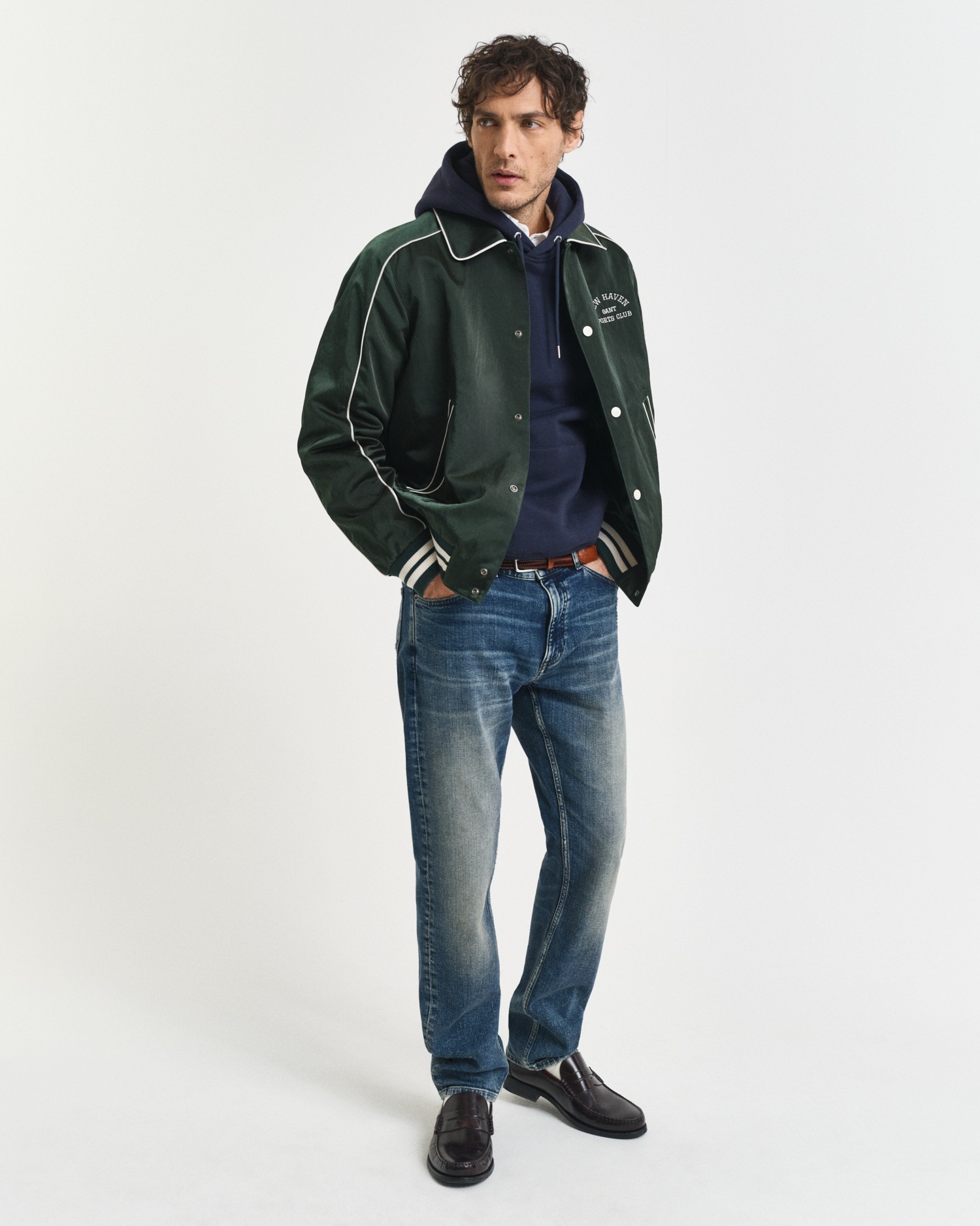 Gant Hoodie »REG SHIELD HOODIE«, mit Logostickerei auf der Brust
