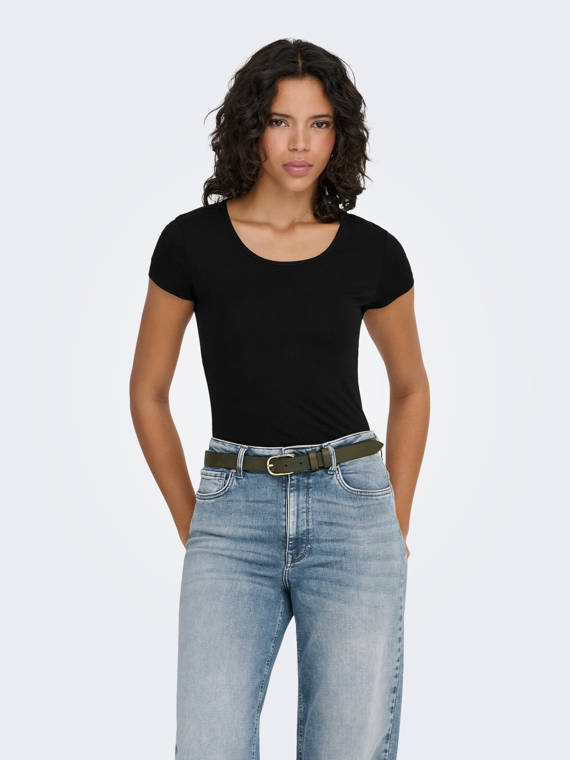 ONLY Rundhalsshirt »ONLLIVE – Rundhalsshirt mit figurbetonter Silhouette« sehr figurbetont, modisch, Baumwollmischung, Jersey, tiefer Rundhals