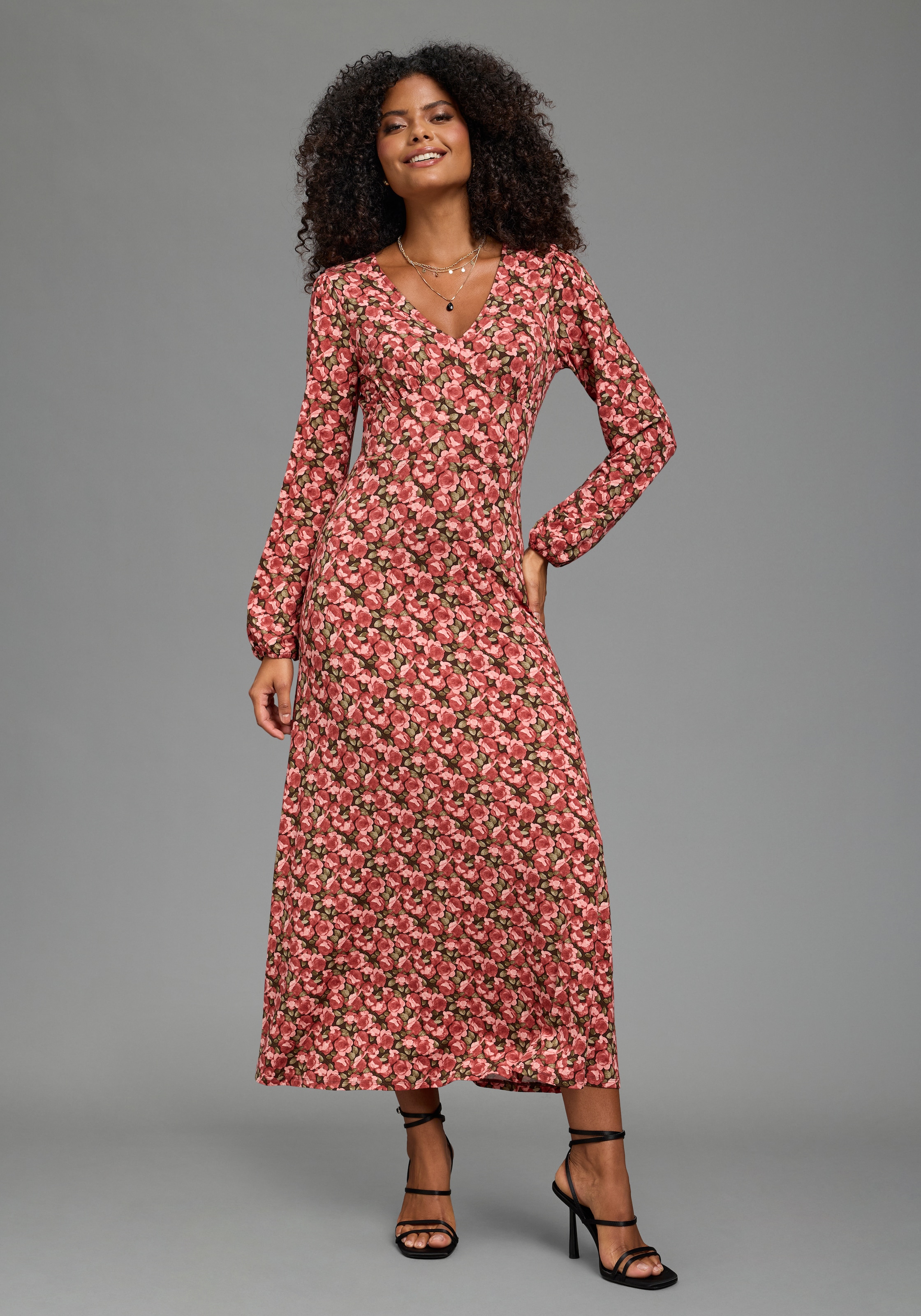 Laura Scott Maxikleid "aus elastischer Shirt-Qualität" figurbetonte Passform mit foralem Druck