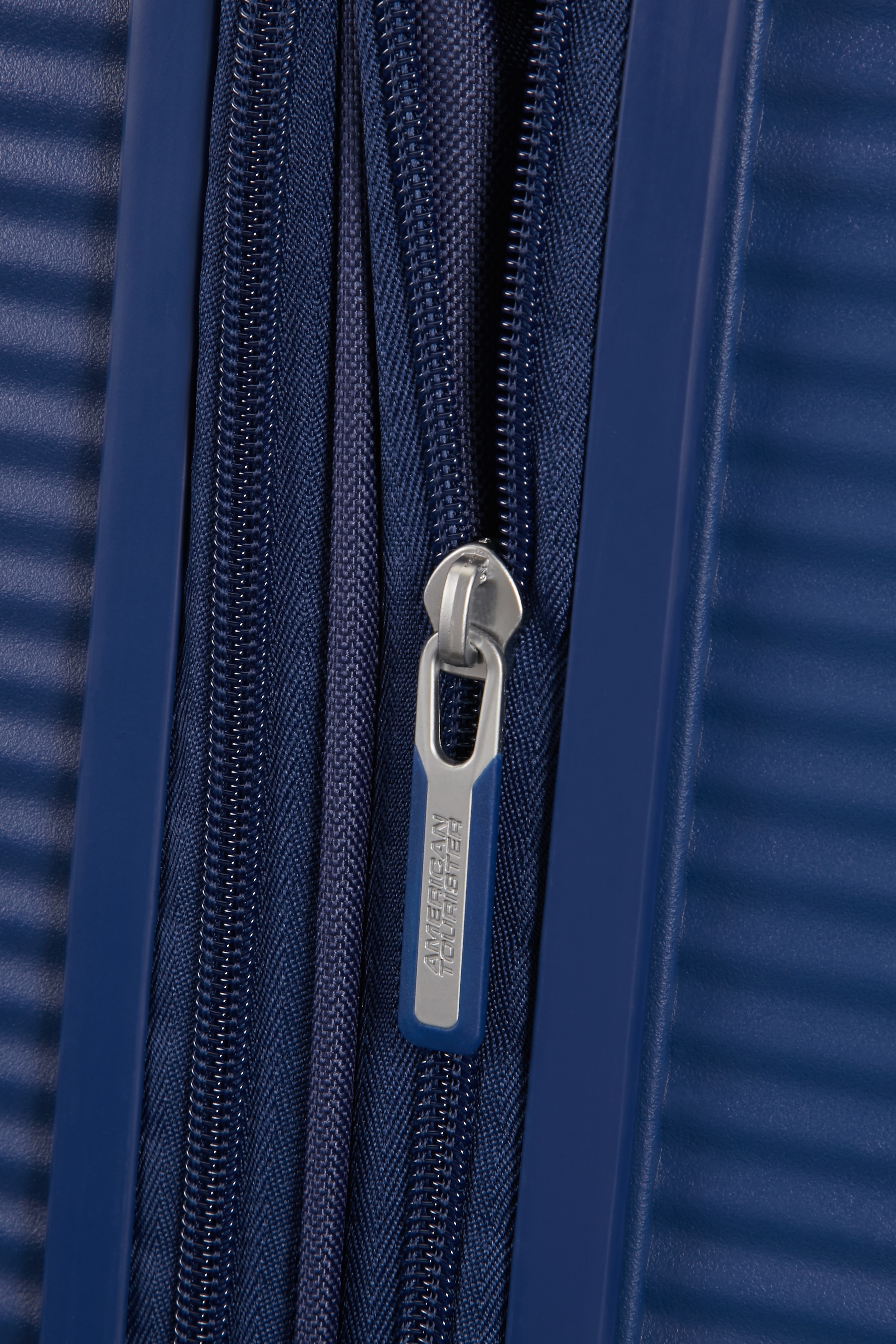 American Tourister® Hartschalen-Trolley »SOUNDBOX, in verschiedenen Farben und Größen«, 4 Rollen, Reisekoffer Trolley Aufgabegepäck TSA-Zahlenschloss Volumenerweiterung