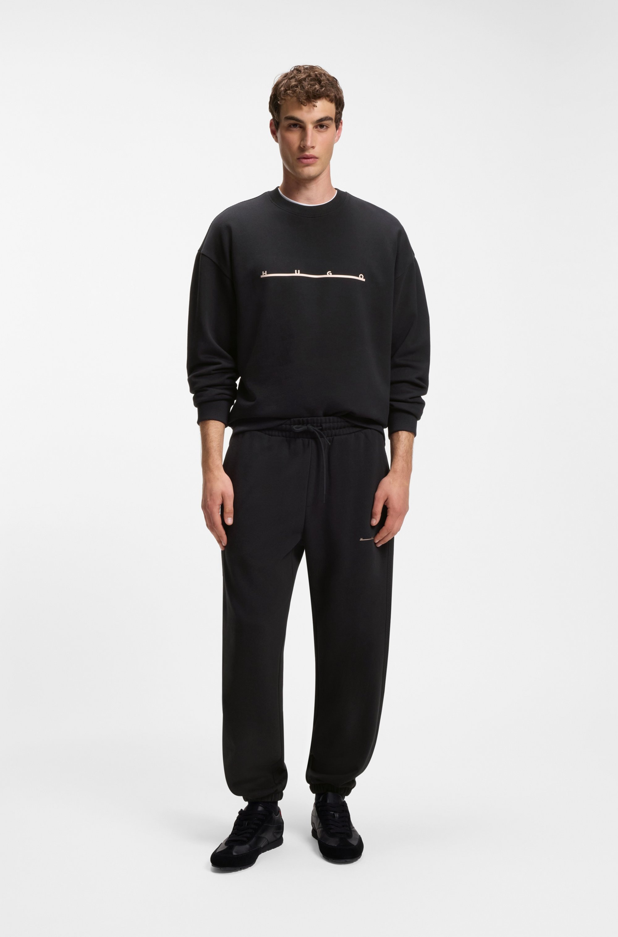 HUGO Sweatshirt »Datrisweat«, Rundhalsausschnitt, Relaxed Fit, reine Baumwolle
