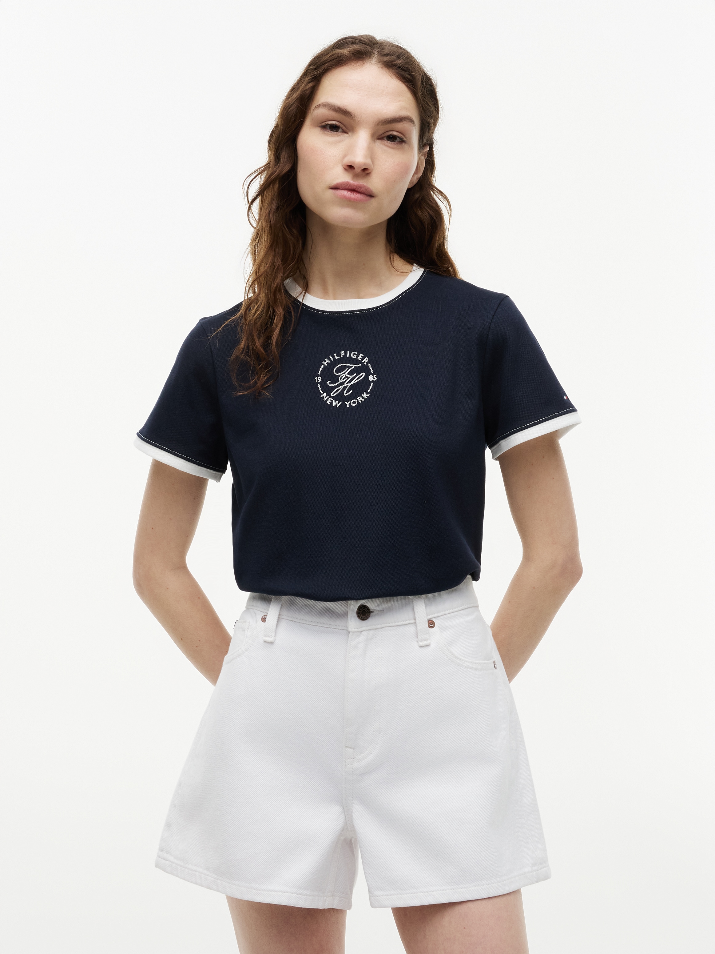 Tommy Hilfiger Kurzarmshirt "TH ROUNDAL REG C-NK SS TEE" mit kontrastfarbenen Bündchen