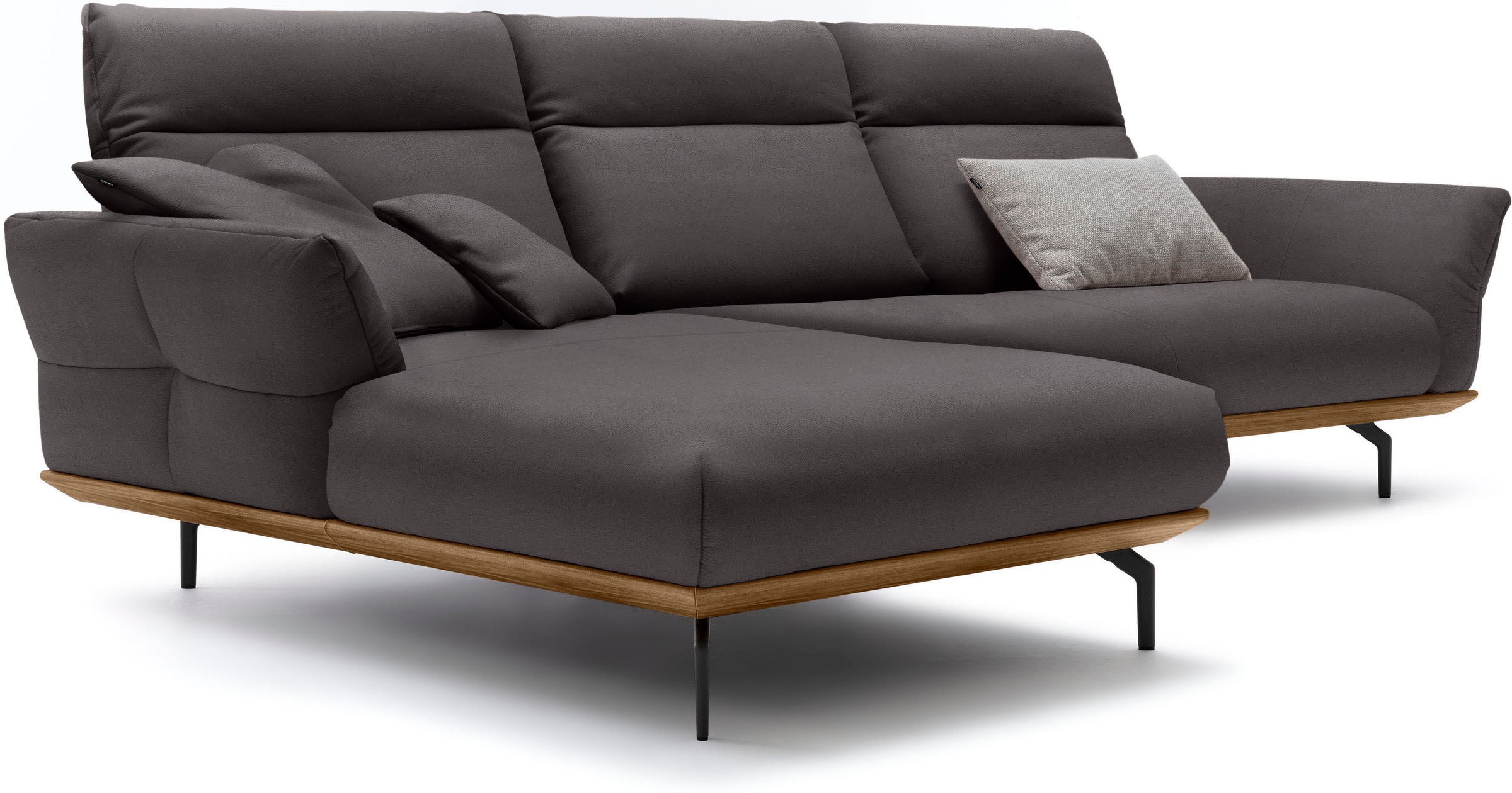 Creation BY ROLF BENZ Ecksofa »CR.460«, Sockel in Nussbaum, Winkelfüße in Umbragrau, Breite 318 cm