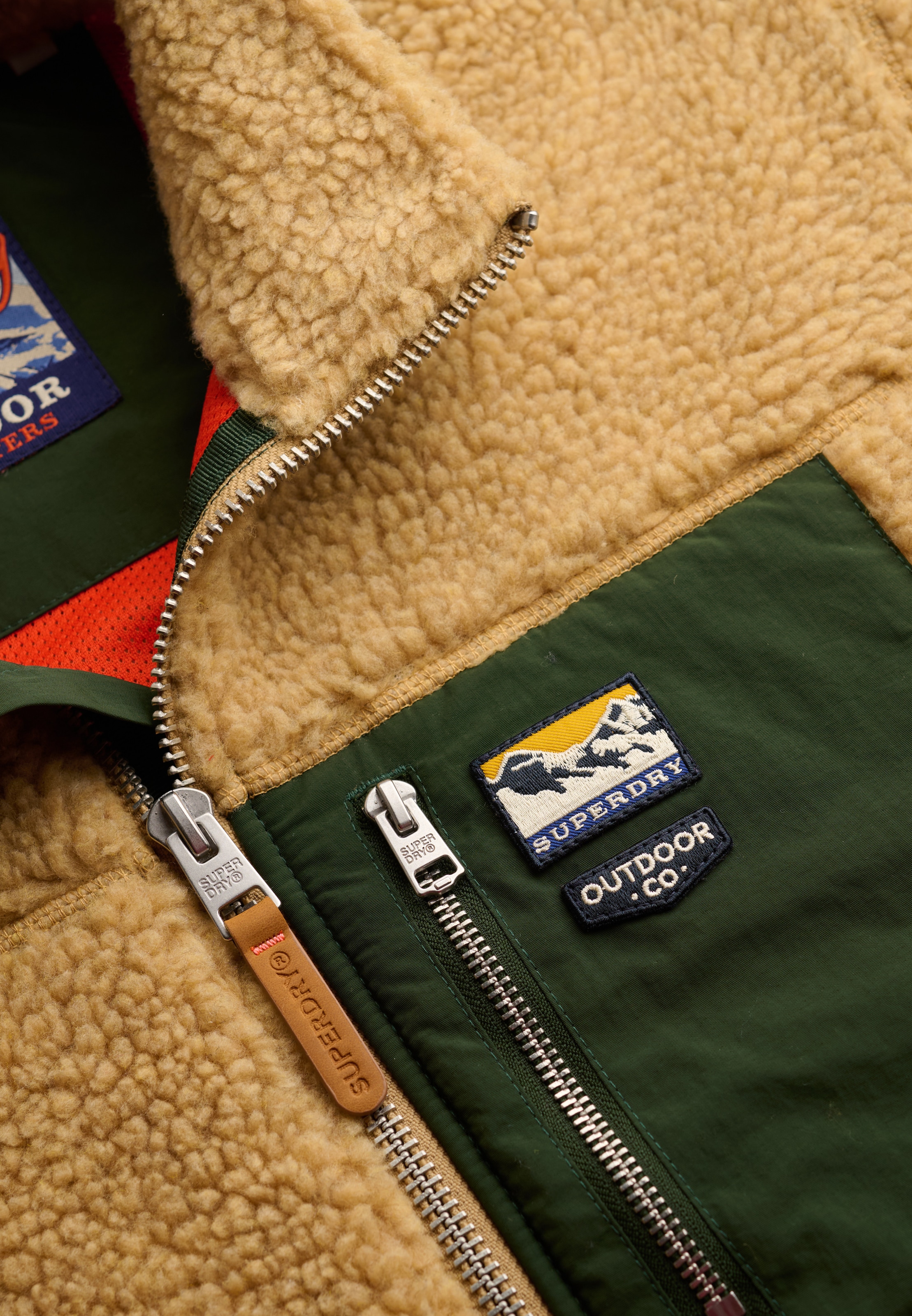 Superdry Sweatjacke »MOUNTAIN FULL ZIP FLEECE« Relaxed Fit, mit Reißverschluss, aus Fleece