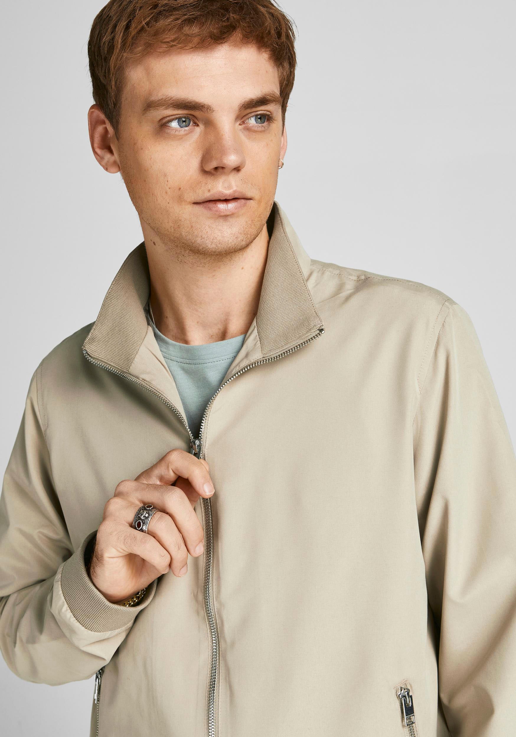 Thumbnail - Jack & Jones Blouson "JJERUSH Stylisch, funktional, ideal für Herbst, pflegeleicht" ohne Kapuze mit stylischem Stehkrage...