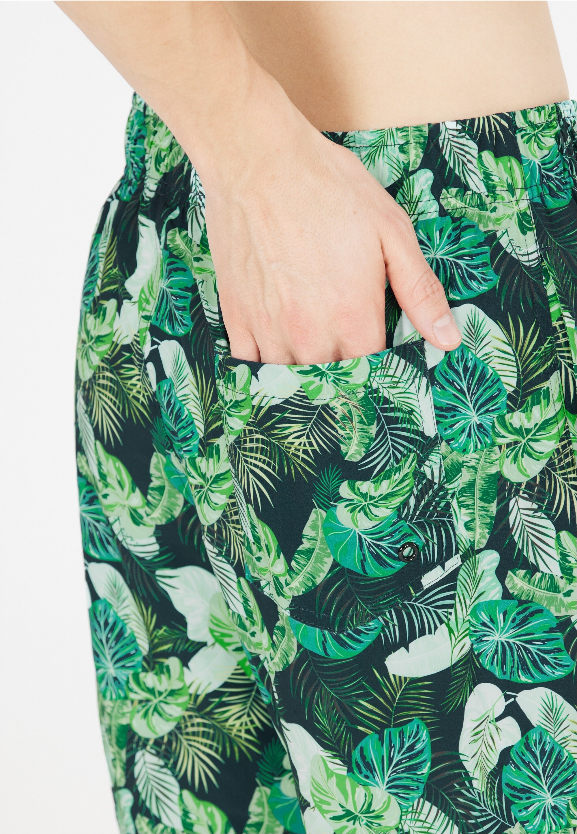 CRUZ Badeshorts »Toby«, (1 St.), im lässigen Print-Design