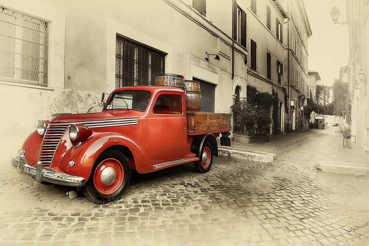 Papermoon Fototapete "Rotes Auto in altem Foto"