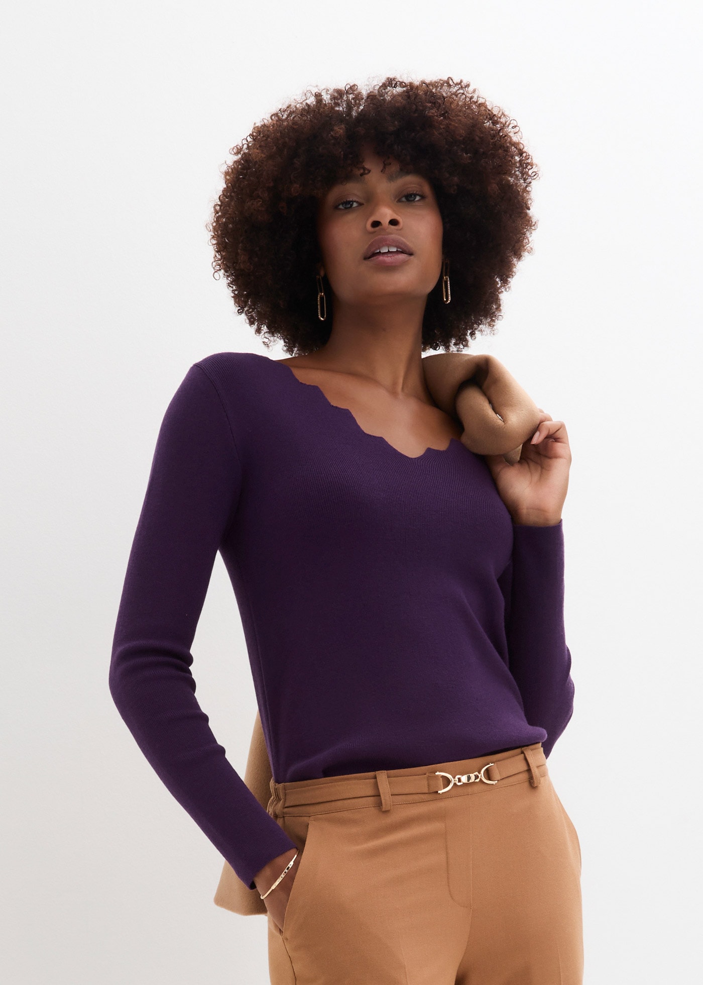 bonprix Strickpullover "Feinstrickpullover aus fließendem Viskose-Mix" aus weichem Viskose-Mix, mit tollem Wellenausschnitt, Slim fit