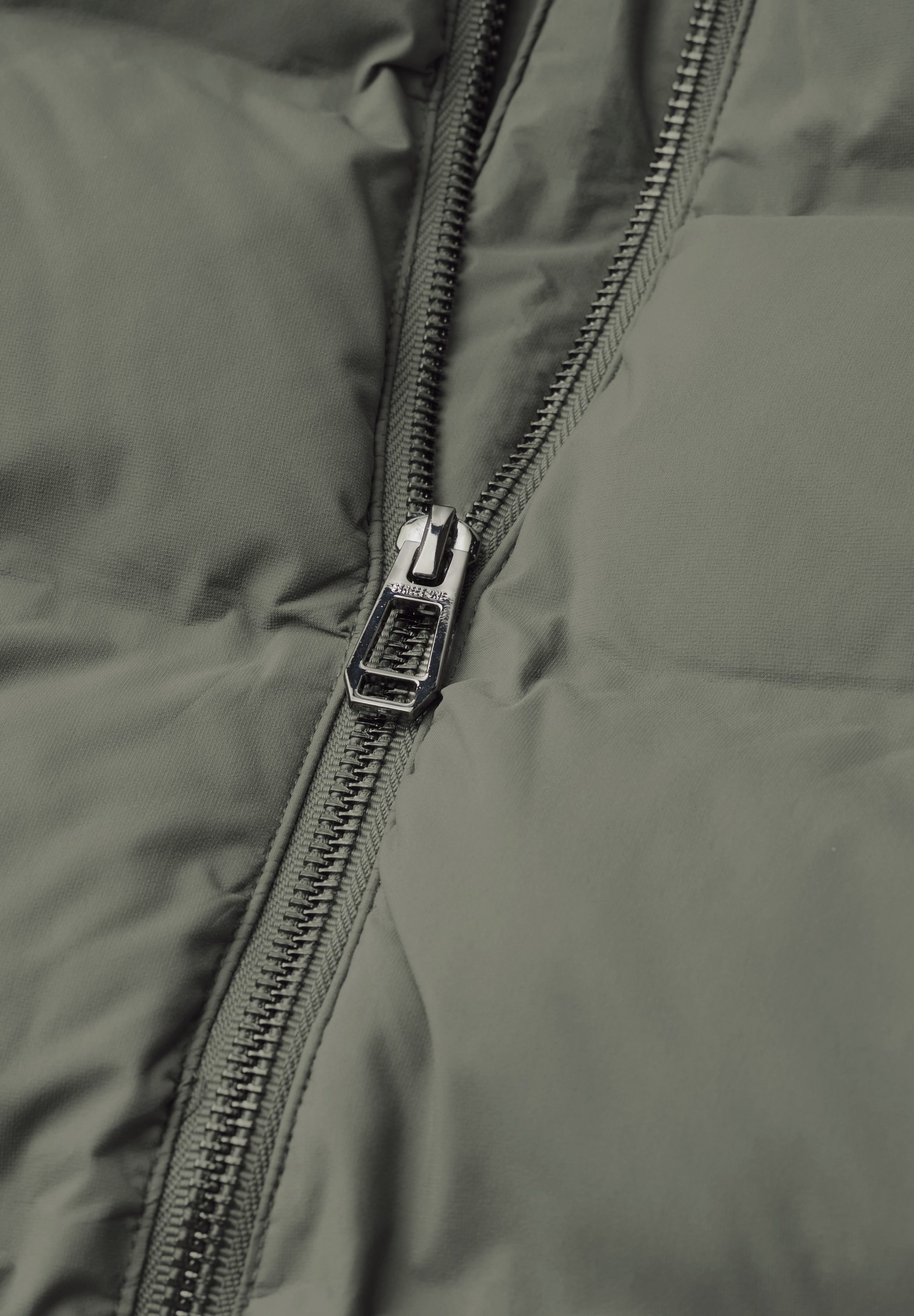 STREET ONE Steppjacke mit Kapuze Kurze Jacke mit geklebter Steppung und kapuze
