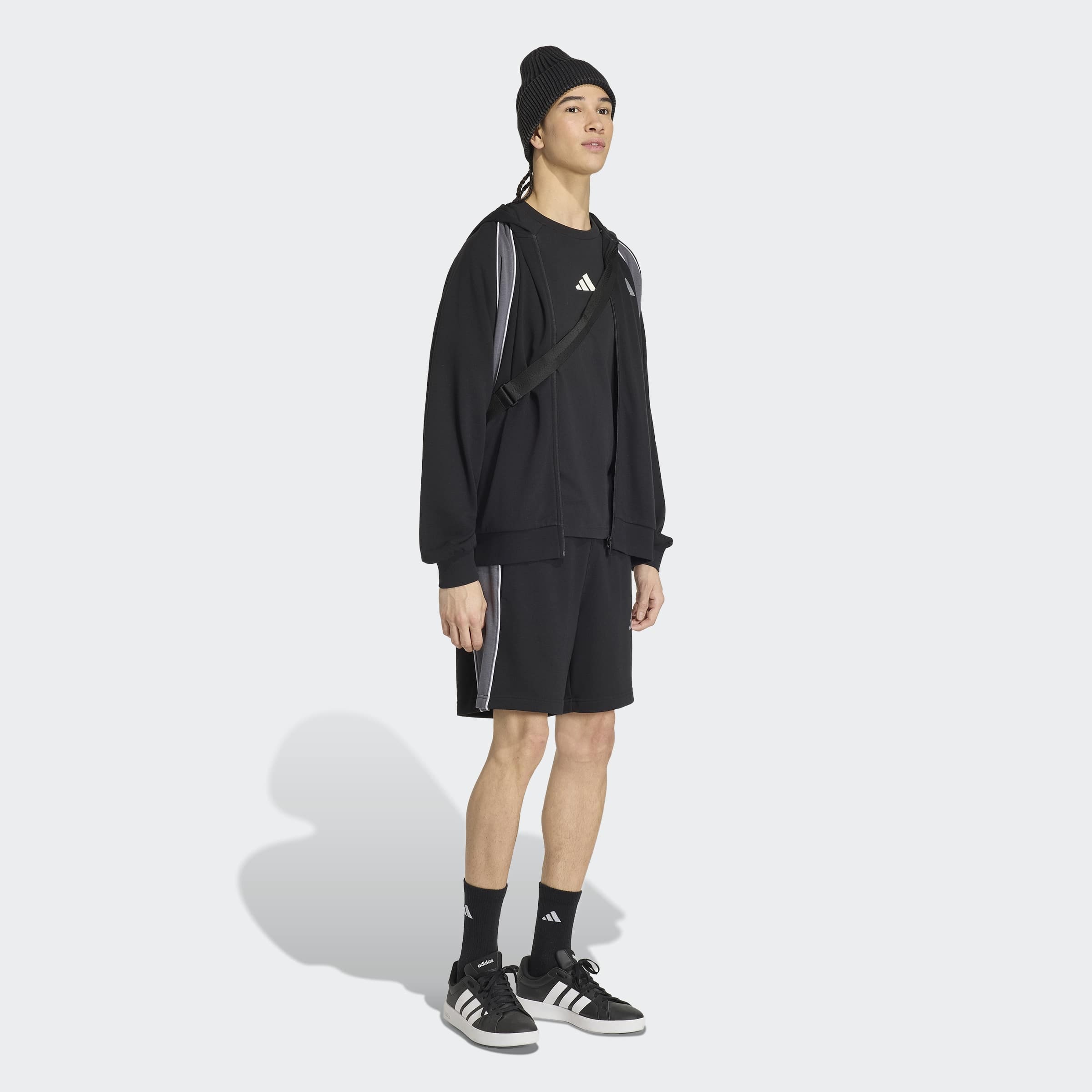 adidas Sportswear Shorts »SEASONAL ESSENTIALS FLEECE-, COLOURBLOCKING«  ohne Verschluss, aus Baumwolle, Polyester und Viskose, normale Weite