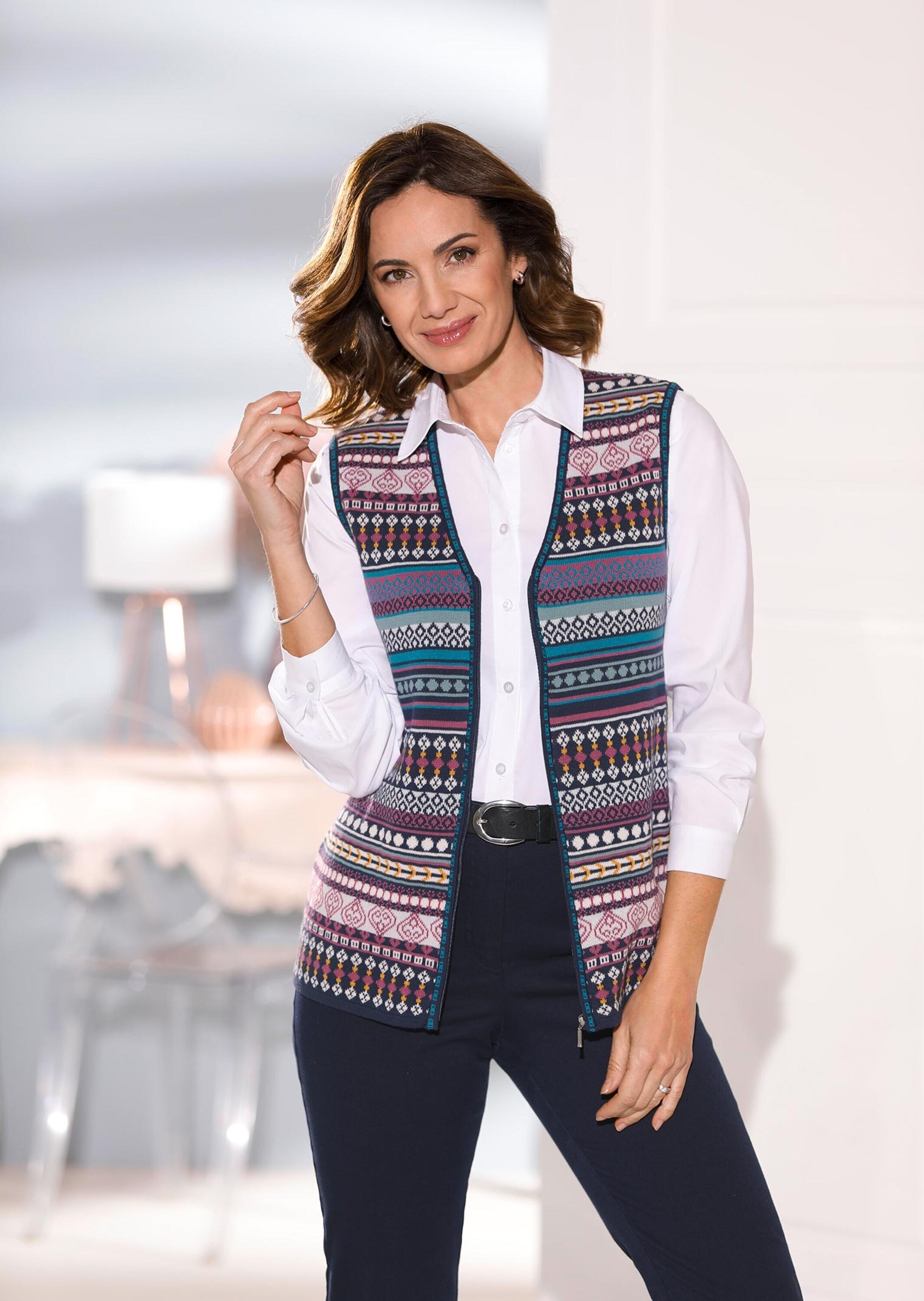 GOLDNER Strickjacke »Jacquardstrickweste mit farbenfrohem Ringelmuster«