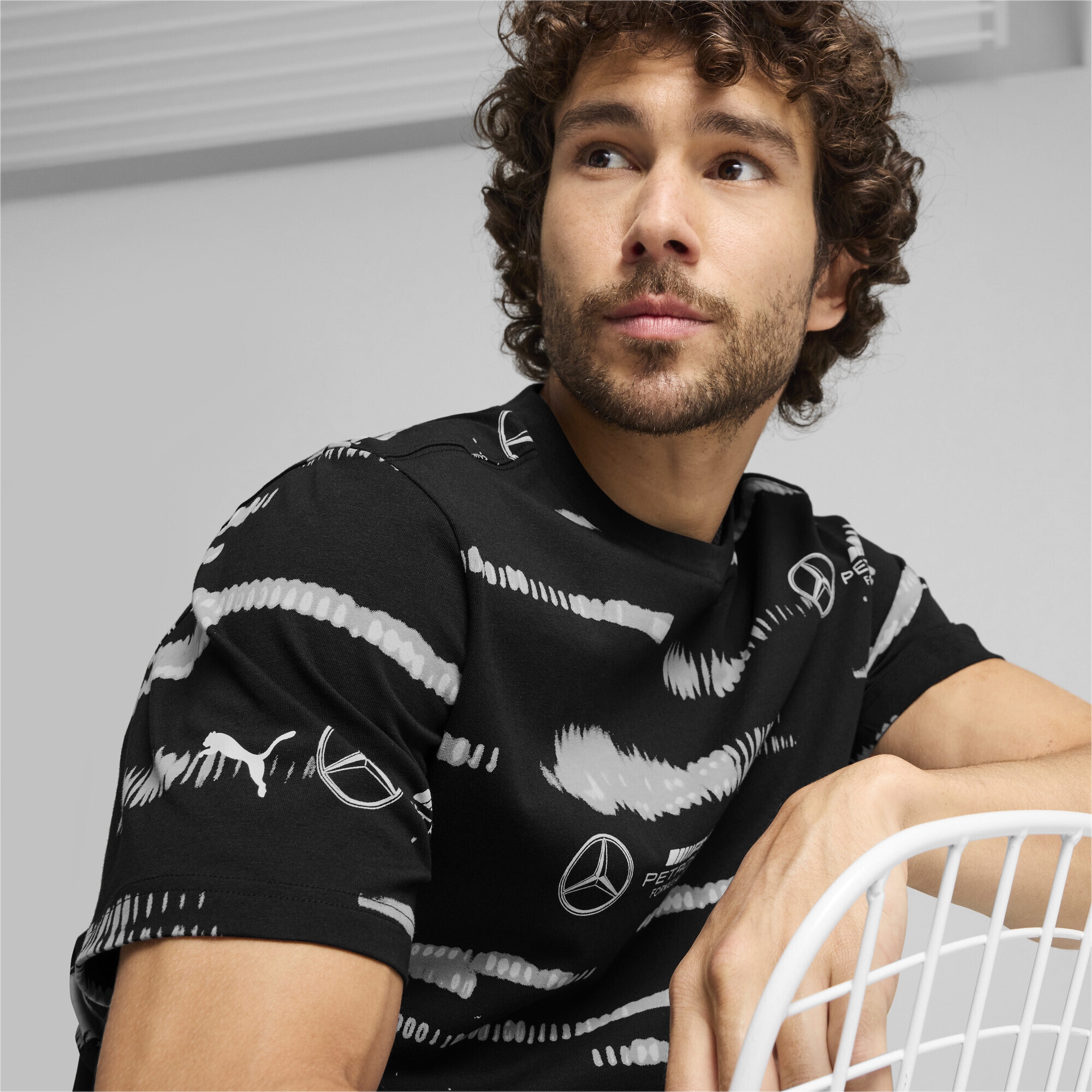 PUMA T-Shirt »Mercedes-AMG Petronas F1® Logo T-Shirt mit Allover-Print Herren«