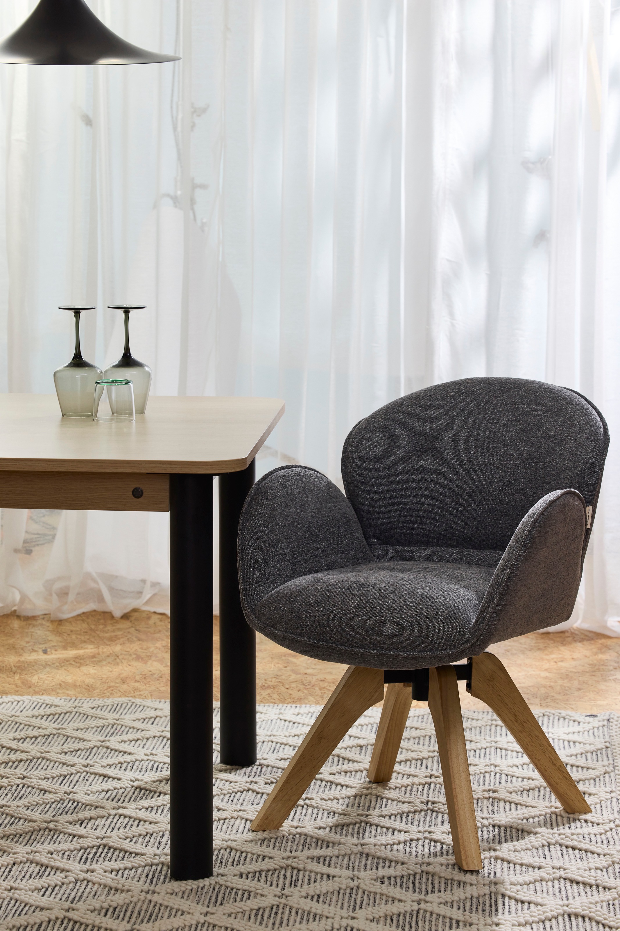 TOM TAILOR HOME Armlehnstuhl »WINGS ARMCHAIR«, (Set), 2 St., Chenille, mit Armlehnen, drehbar, Rückholfunktion, Massivholzgestell