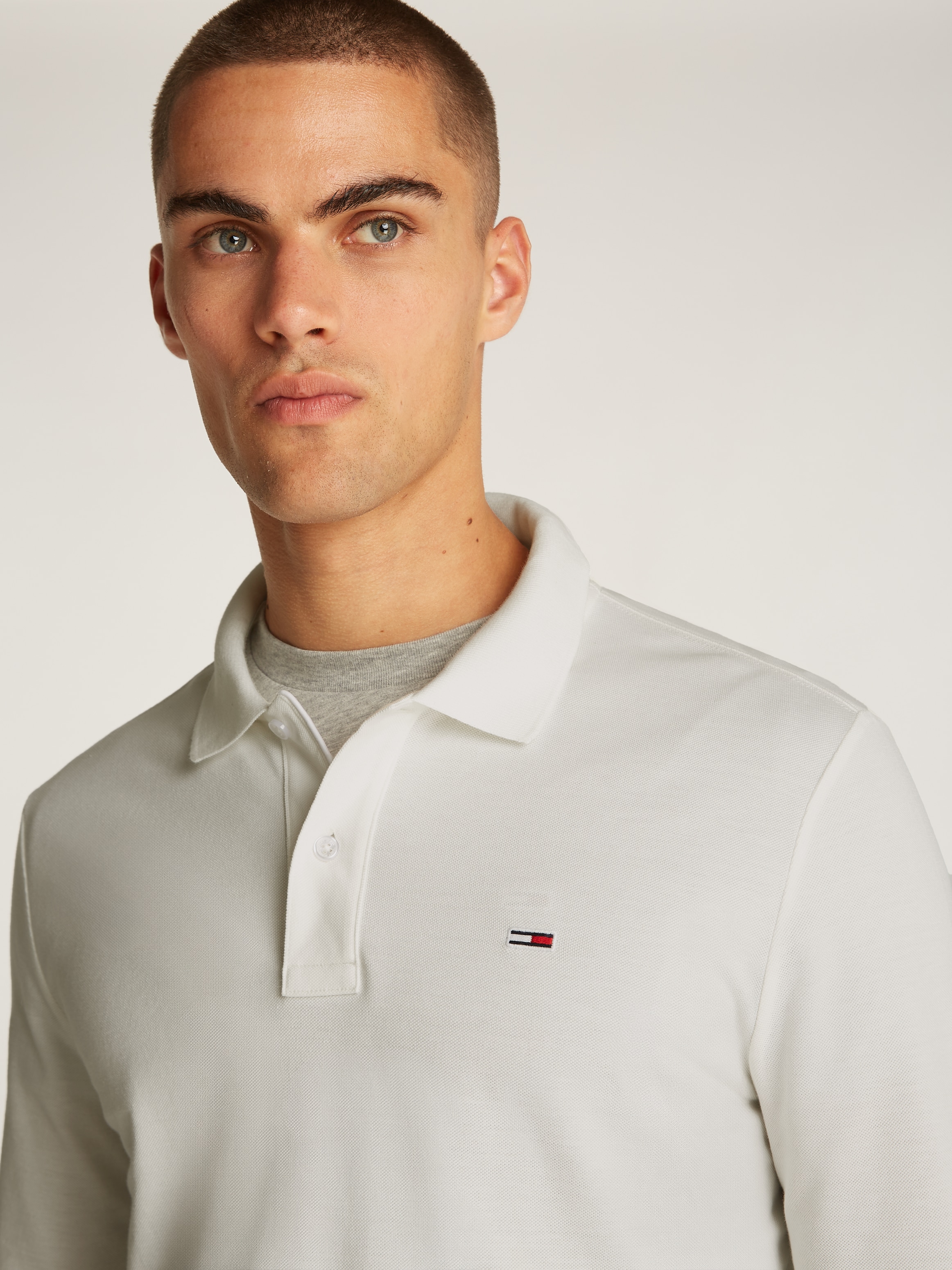 Tommy Jeans Poloshirt »TJM SLIM PLACKET POLO LS EXT«, mit Logostickerei