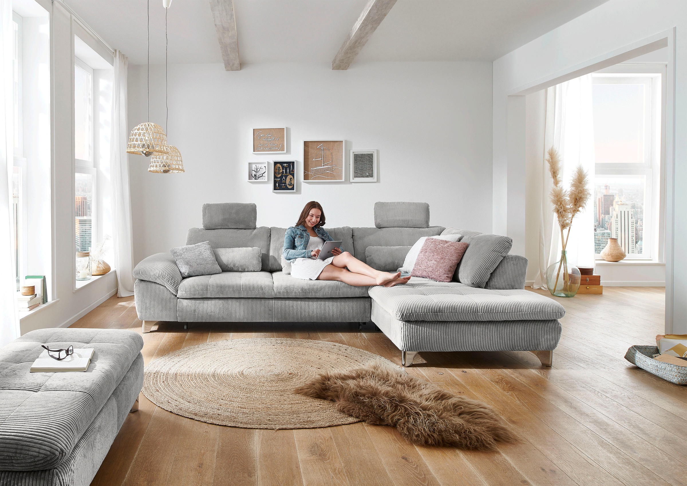 Die PlanBar Ecksofa »MP-IN14007 L-Form«, wahlweise mit Bettfunktion und verstellbaren Kopfstützen, in Cord