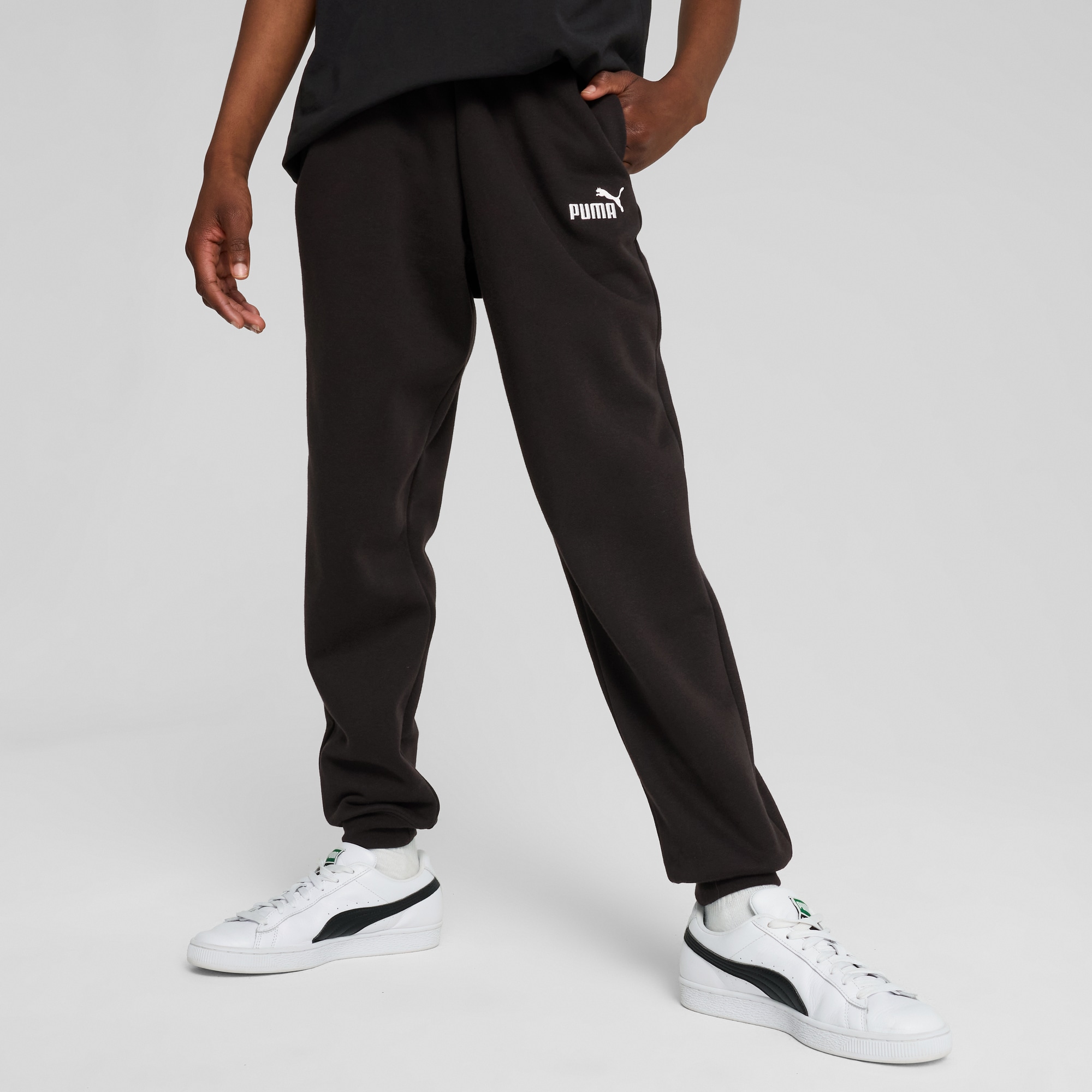 PUMA Trainingshose "ESS NO. 1 LOGO SWEATPANTS FL B" Regular Fit, mit Eingrifftaschen, mit elastischem Bund