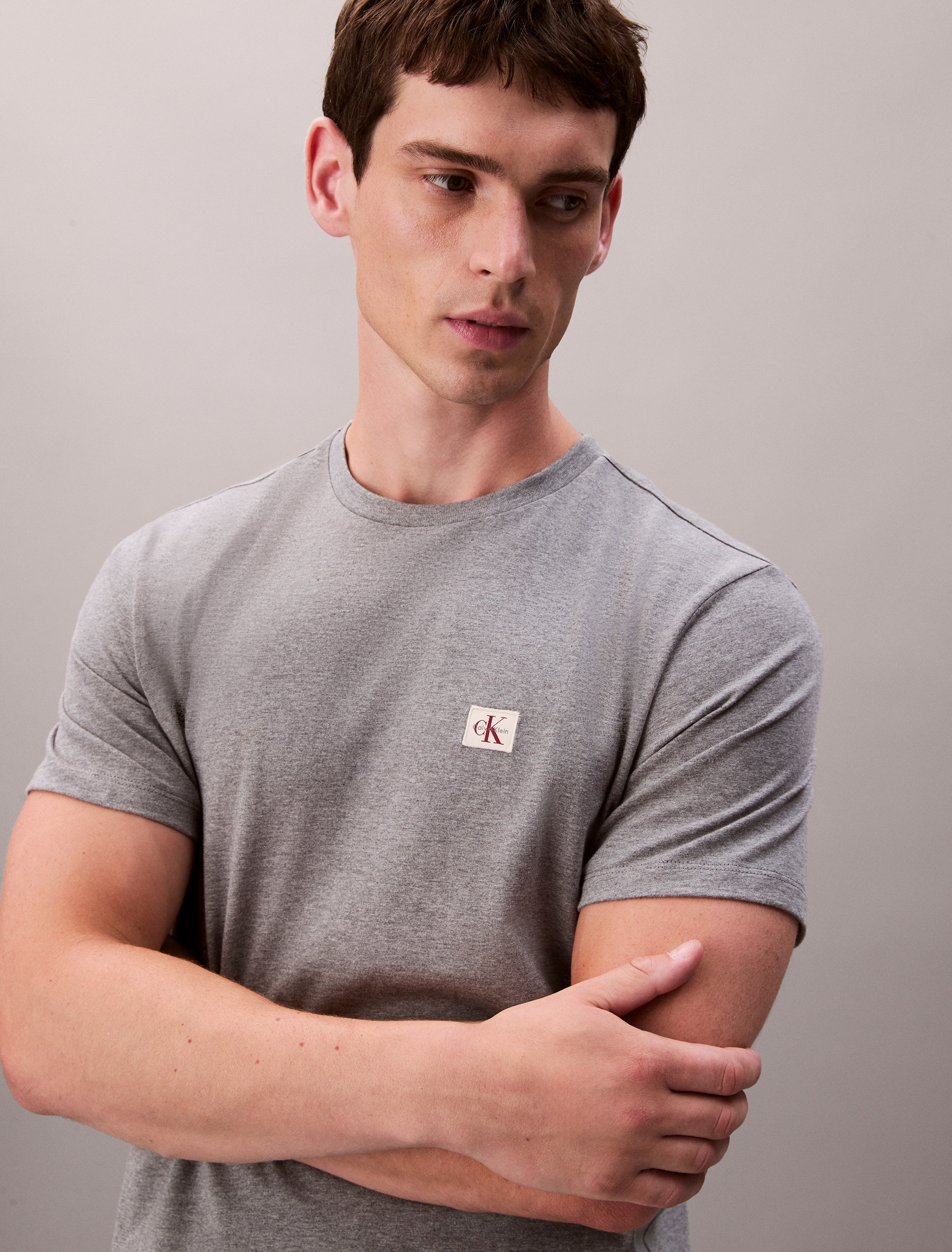 Calvin Klein Jeans T-Shirt »SS BADGE 30S JERSEY CLASSIC TEE«, Mit Rundhalsausschnitt