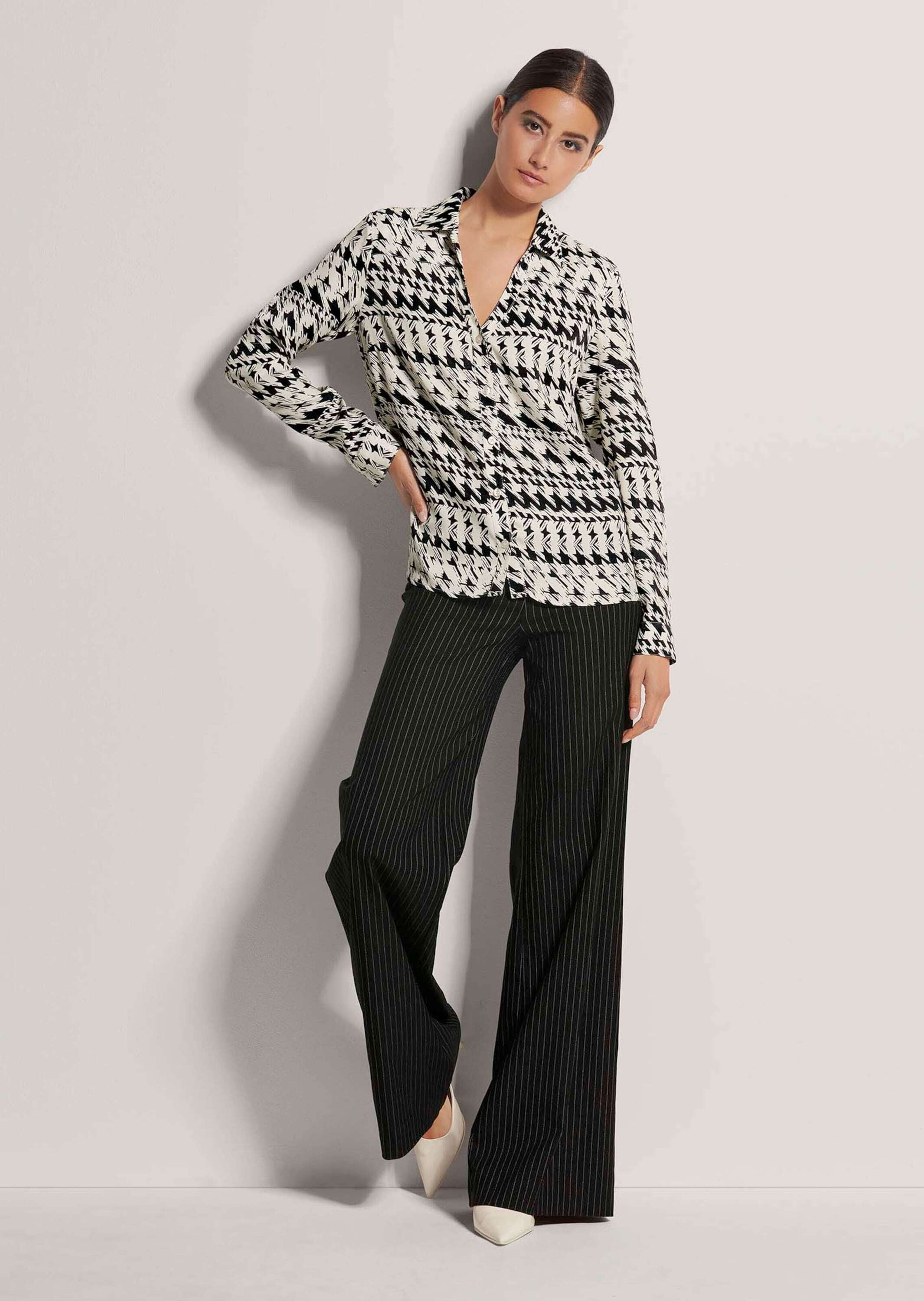 MADELEINE Langarmbluse »Bluse Hemdbluse mit Kontrastprint und Dekolleté-Ausschnitt«