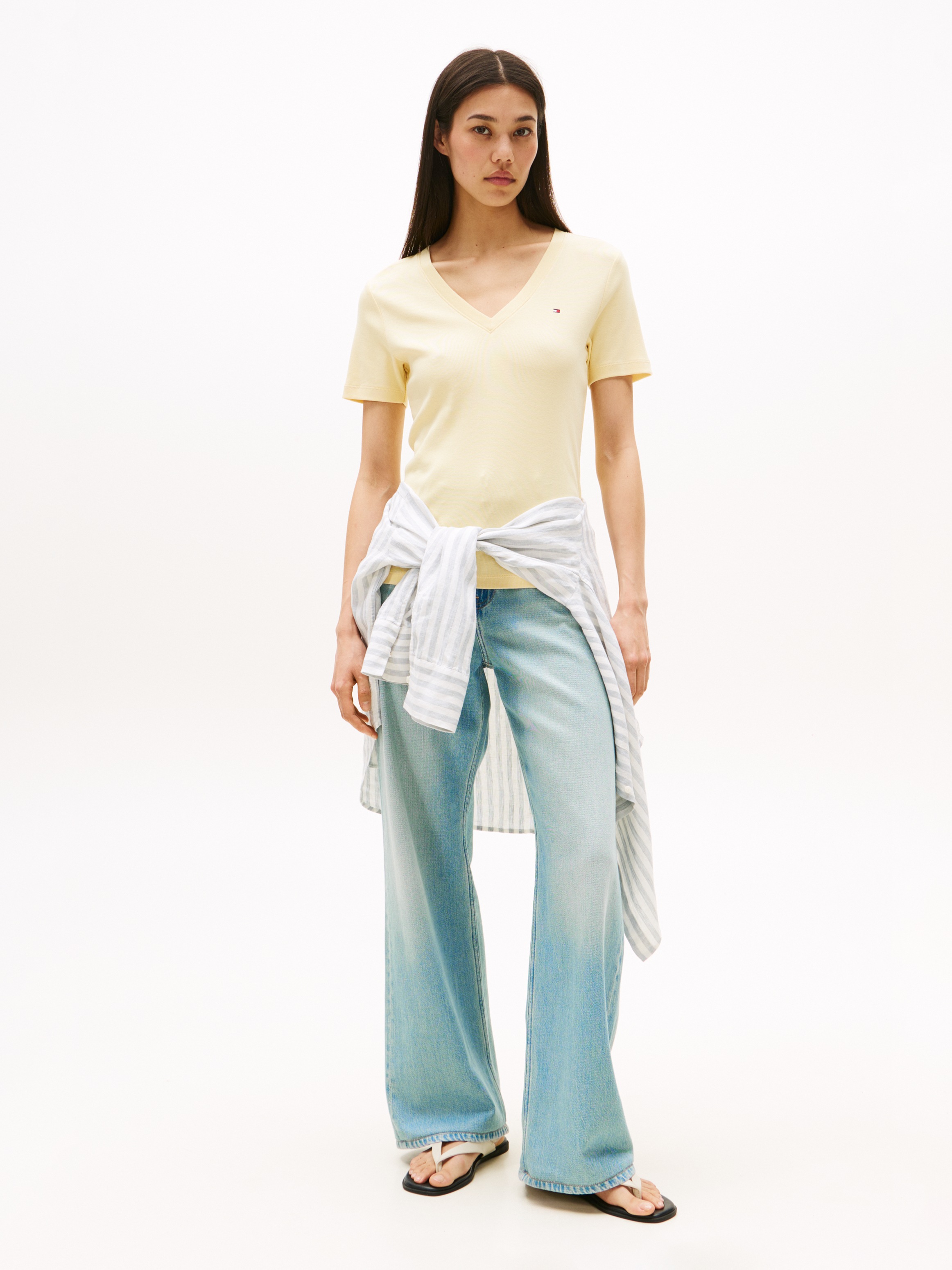 Tommy Hilfiger T-Shirt "SLIM CODY V-NK SS", mit Logostickerei günstig online kaufen