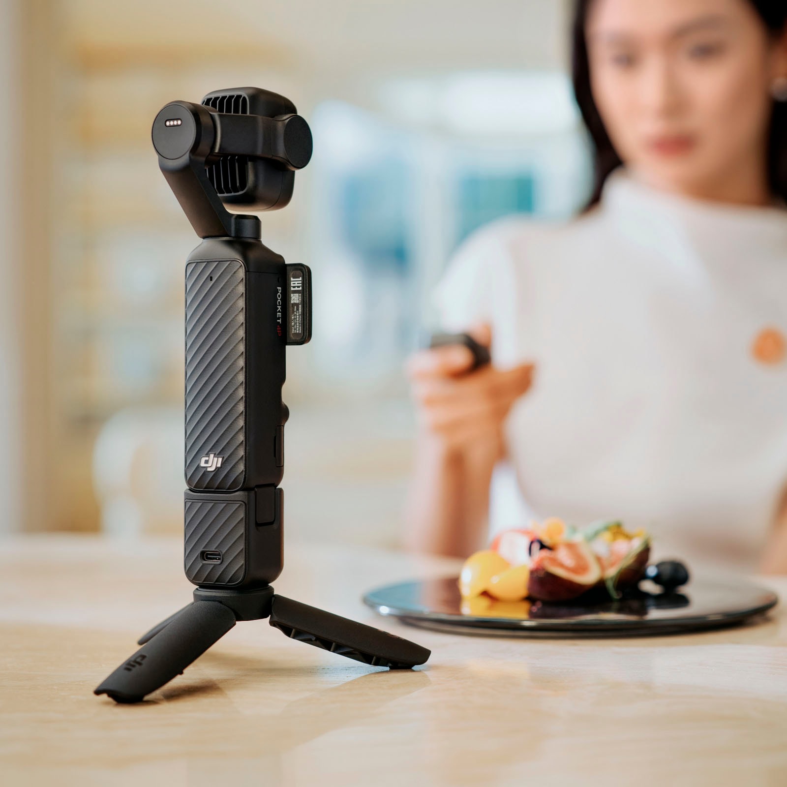 DJI Kompaktkamera »Osmo Pocket 4P (Pro) Vlog Combo« Weitwinkelobjektiv , Teleobjektiv , 37 , 3 fach fach x opt. Zoom , Bluetooth