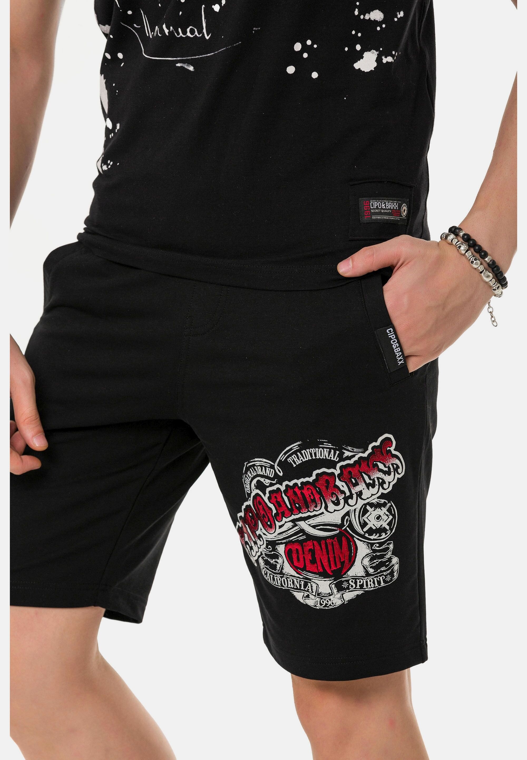 Cipo & Baxx Stoffhose »Hose«, mit Bein-Print