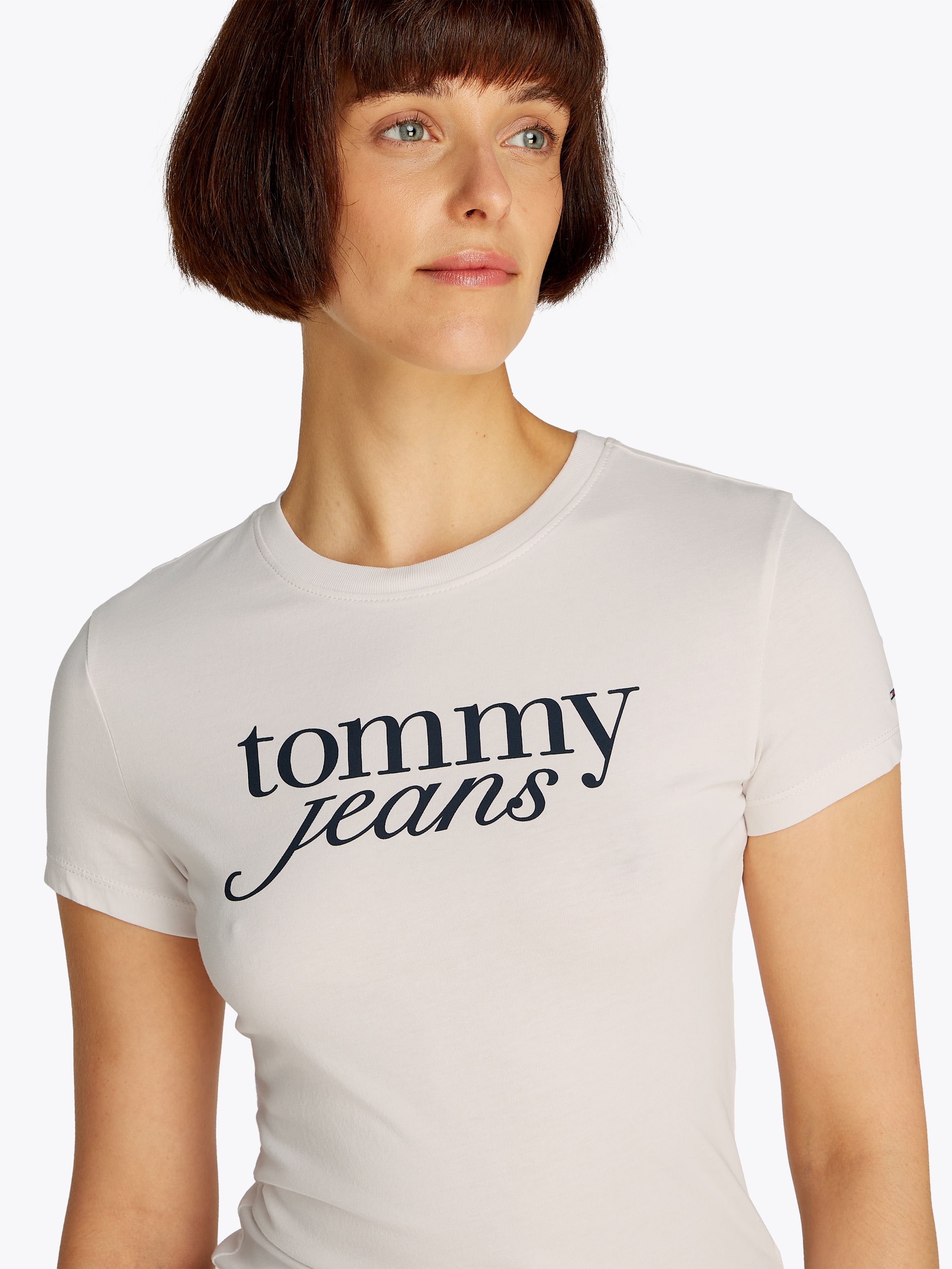 Tommy Jeans Curve Rundhalsshirt »Shirt TJW SLIM ESSENTIAL«, in Großen Größen, Logo-Print auf Brusthöhe, mit Logostickerei