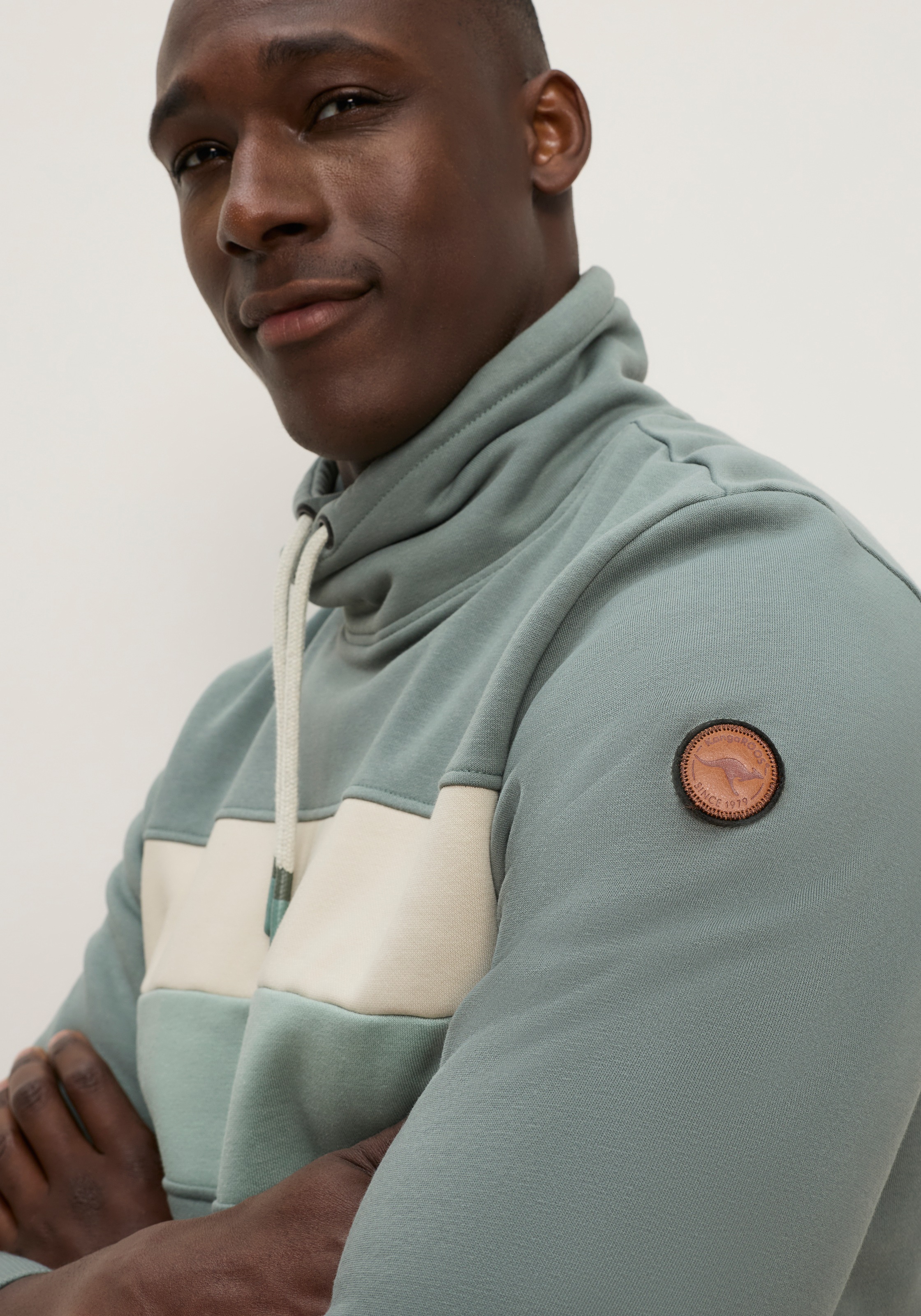 KangaROOS Sweatshirt , mit hochschließendem Kragen, auch in großen Größen
