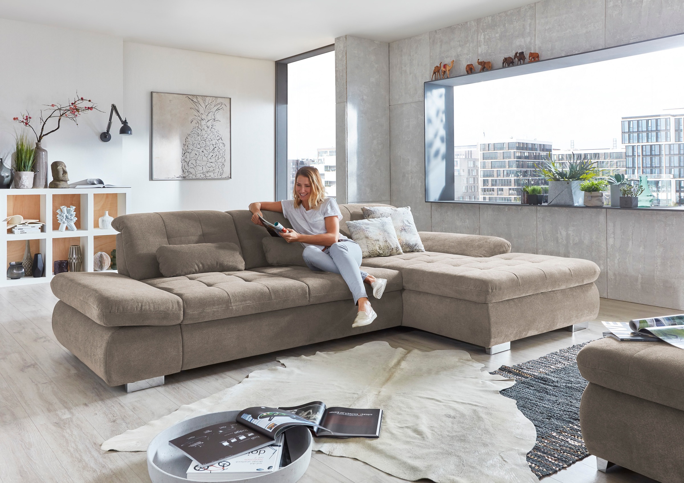 Die PlanBar Ecksofa "MP-IN17004 L-Form, Breite 331 cm, Federkern-Polsterung" inkl. Sitztiefenverstellung, wahlweise weitere Funktionen