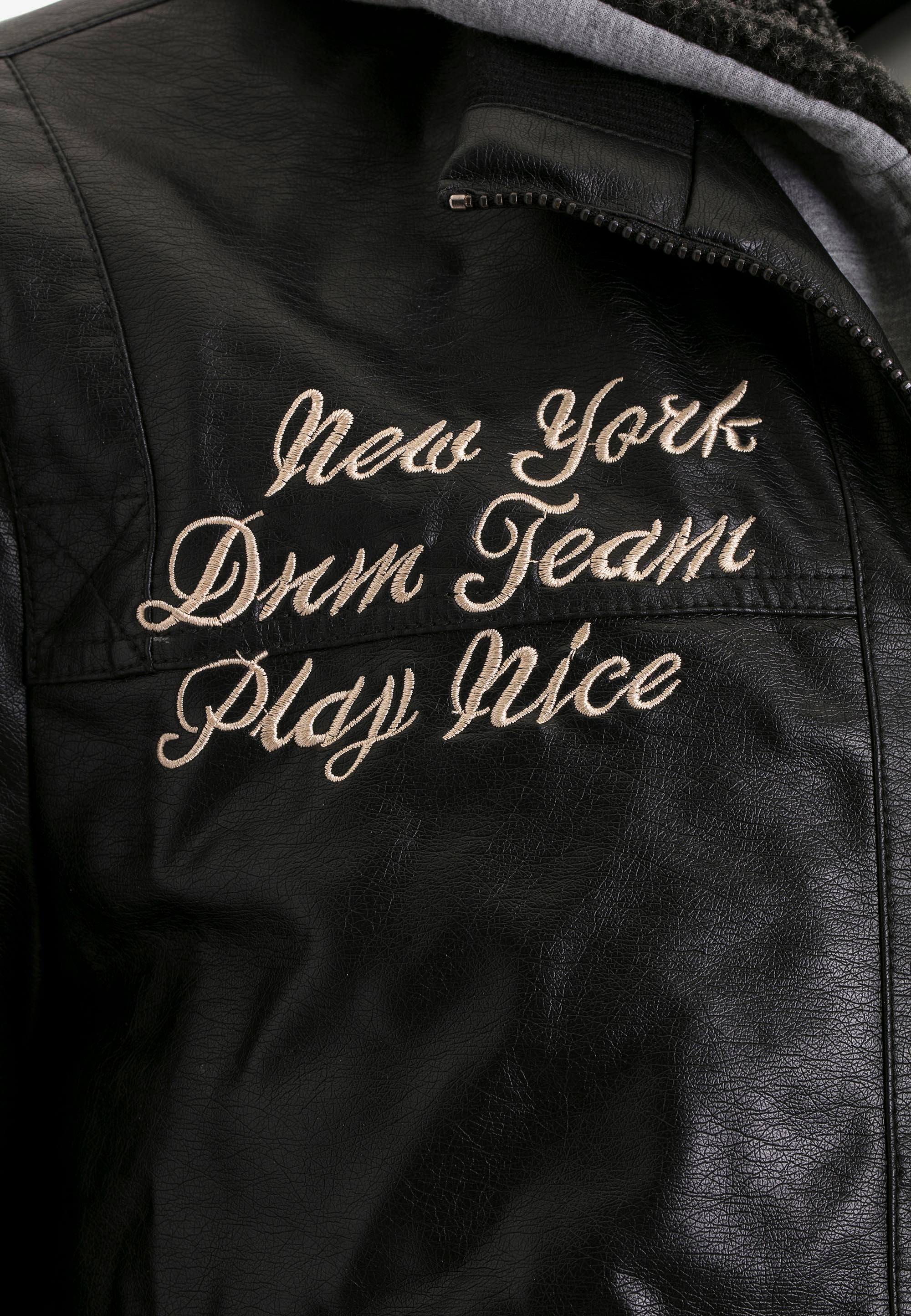 Cipo & Baxx Outdoorjacke, mit stylischen Patches