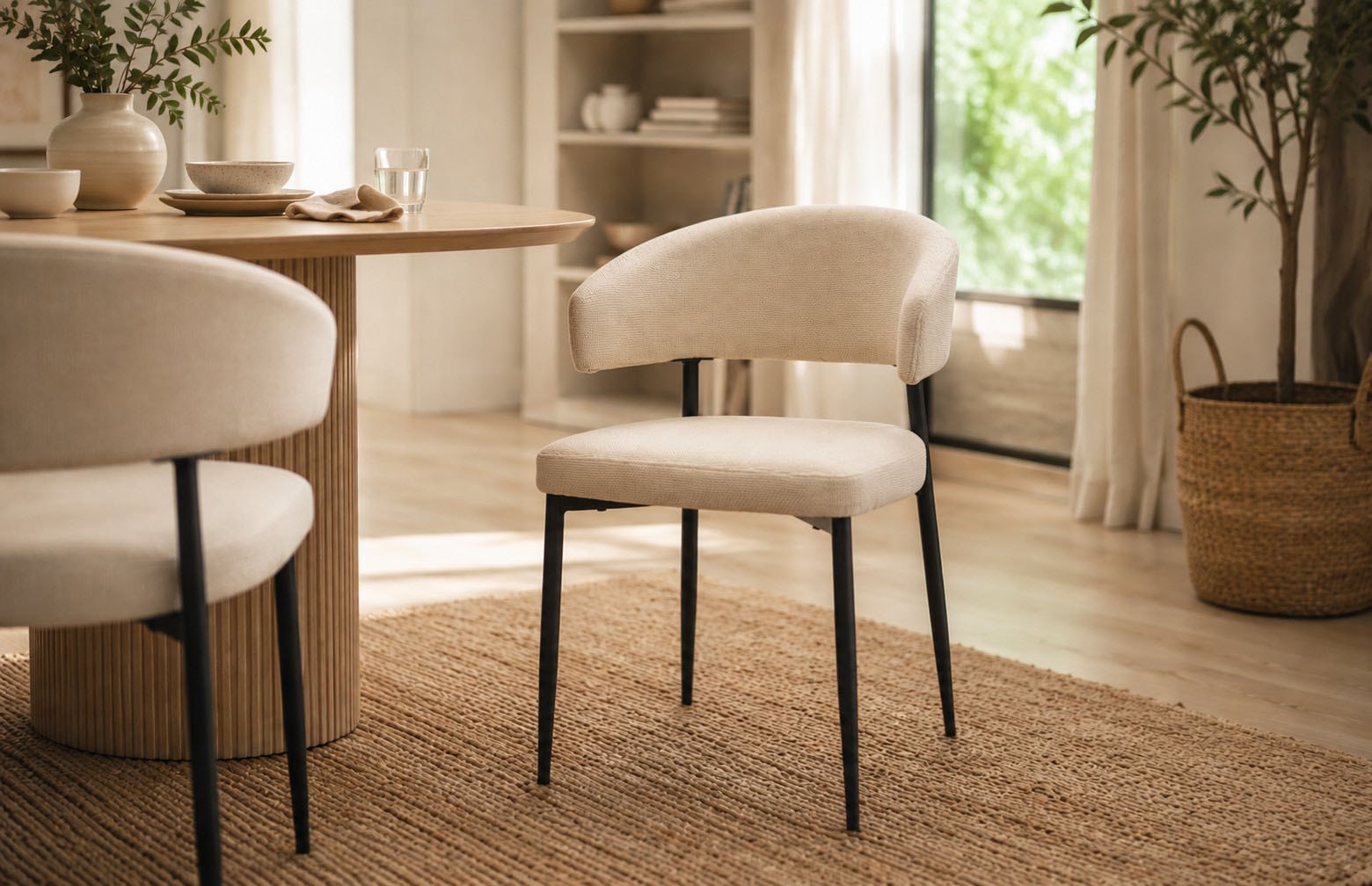 ACTONA GROUP Esszimmerstuhl "Edina 2er Set, Stoff - bequem & stilvoll, mehrere Farben, moderne" () Gepolstert, weicher Bezug & hoher Sitzkomfort, schwarze Stahlbeine