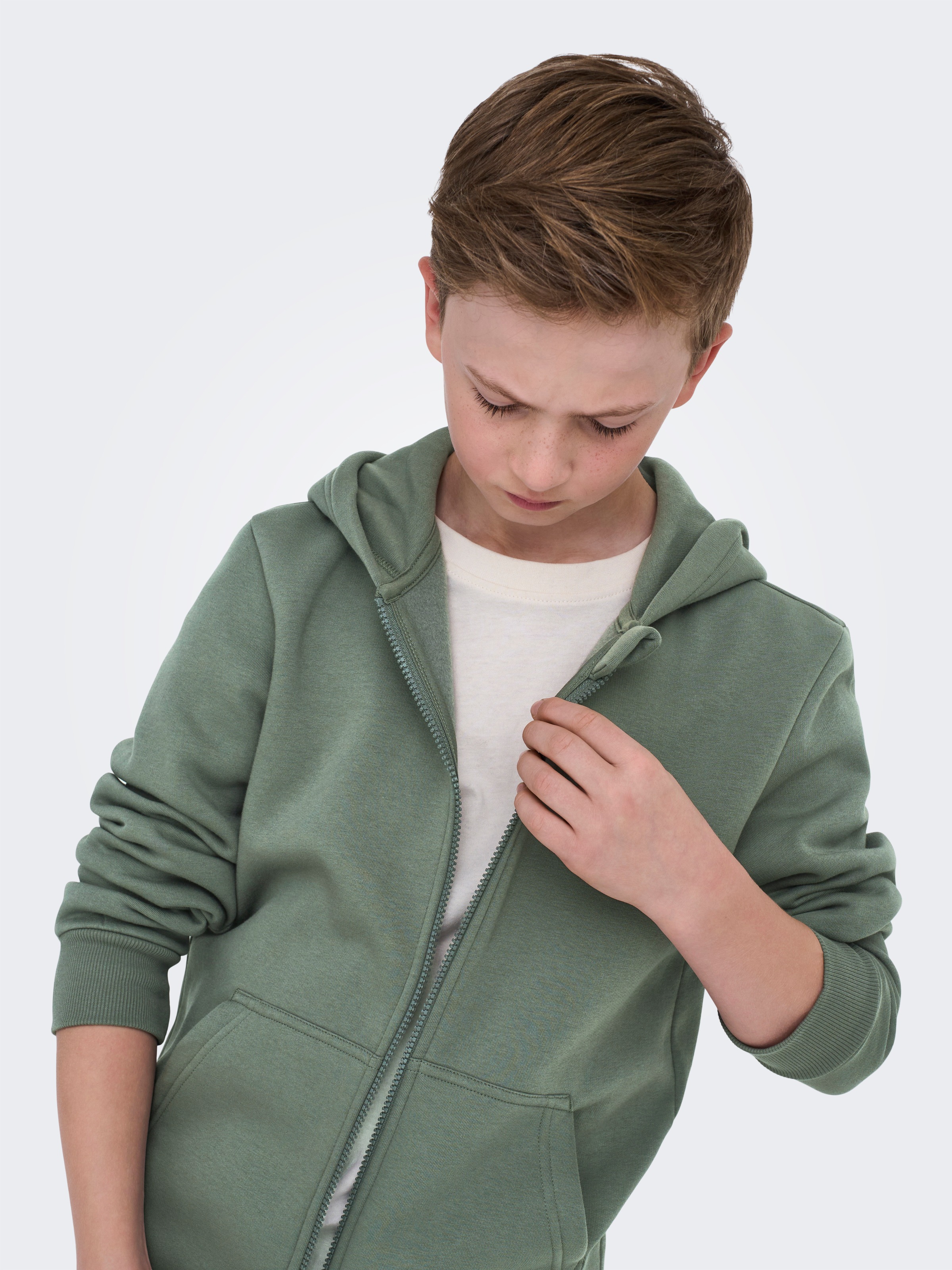ONLY & SONS junior Kapuzensweatjacke »OSJCERES ZIP THR. HOODIE SWT NOOS« Baumwollmischung, regular fit